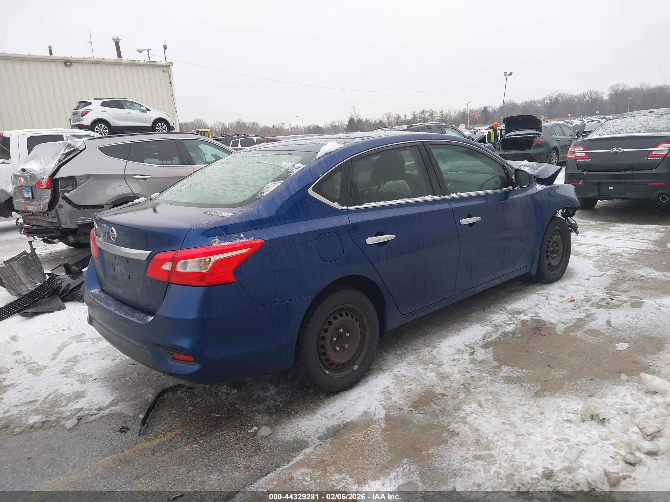 NISSAN SENTRA image 4