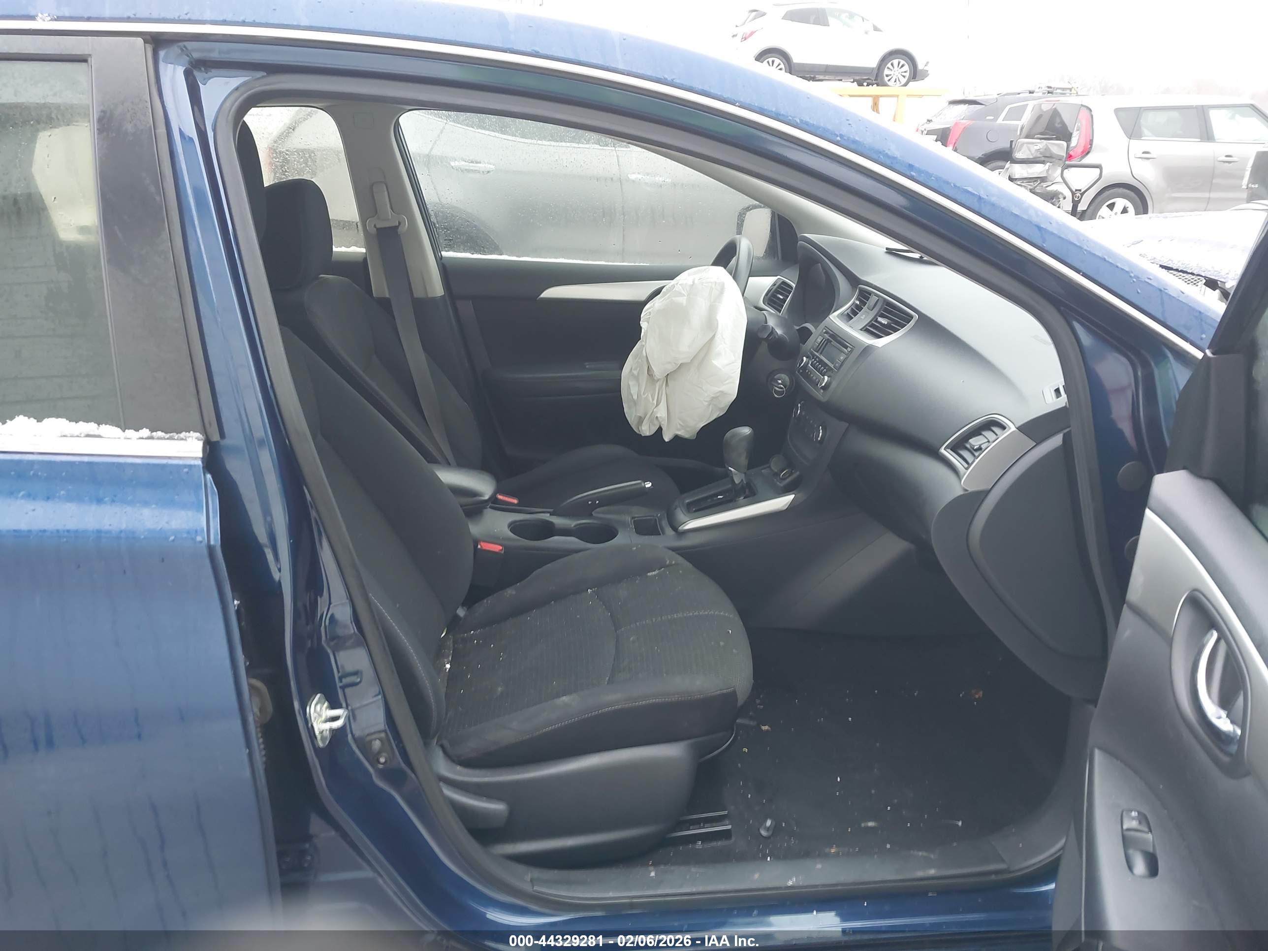 NISSAN SENTRA image 5