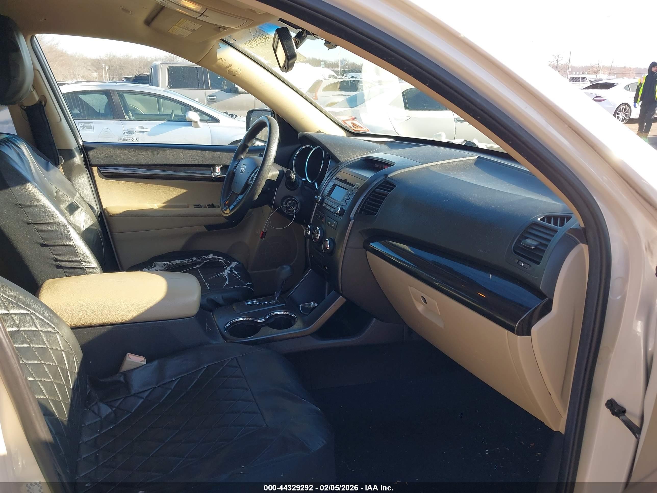 KIA SORENTO image 5