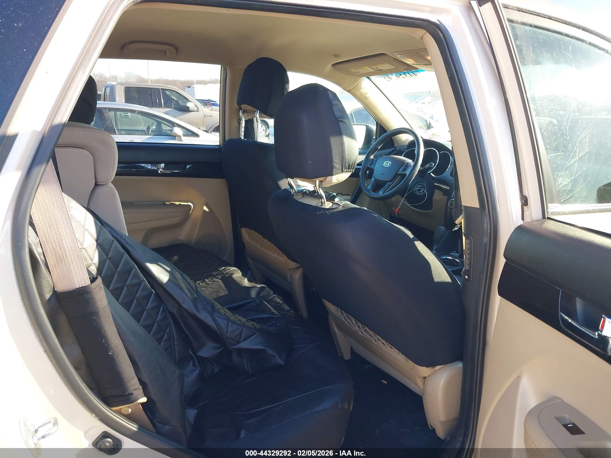 KIA SORENTO image 8