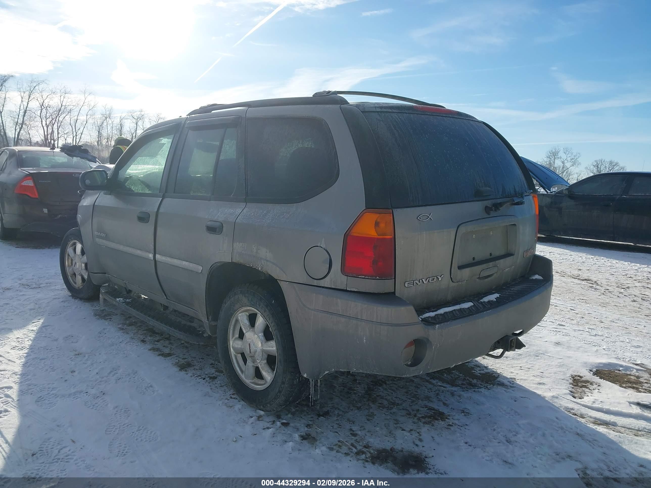 GMC ENVOY image 3