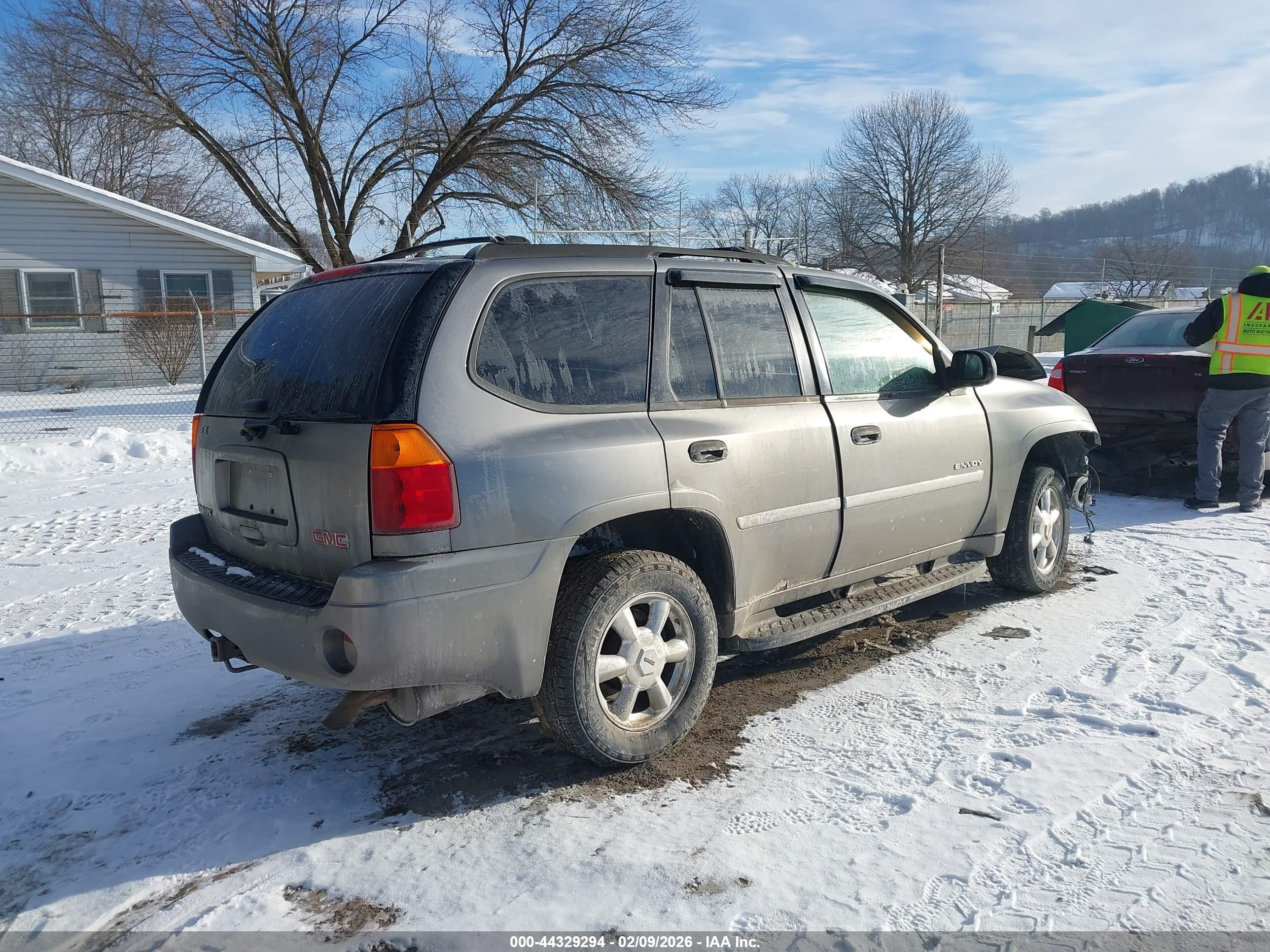 GMC ENVOY image 4