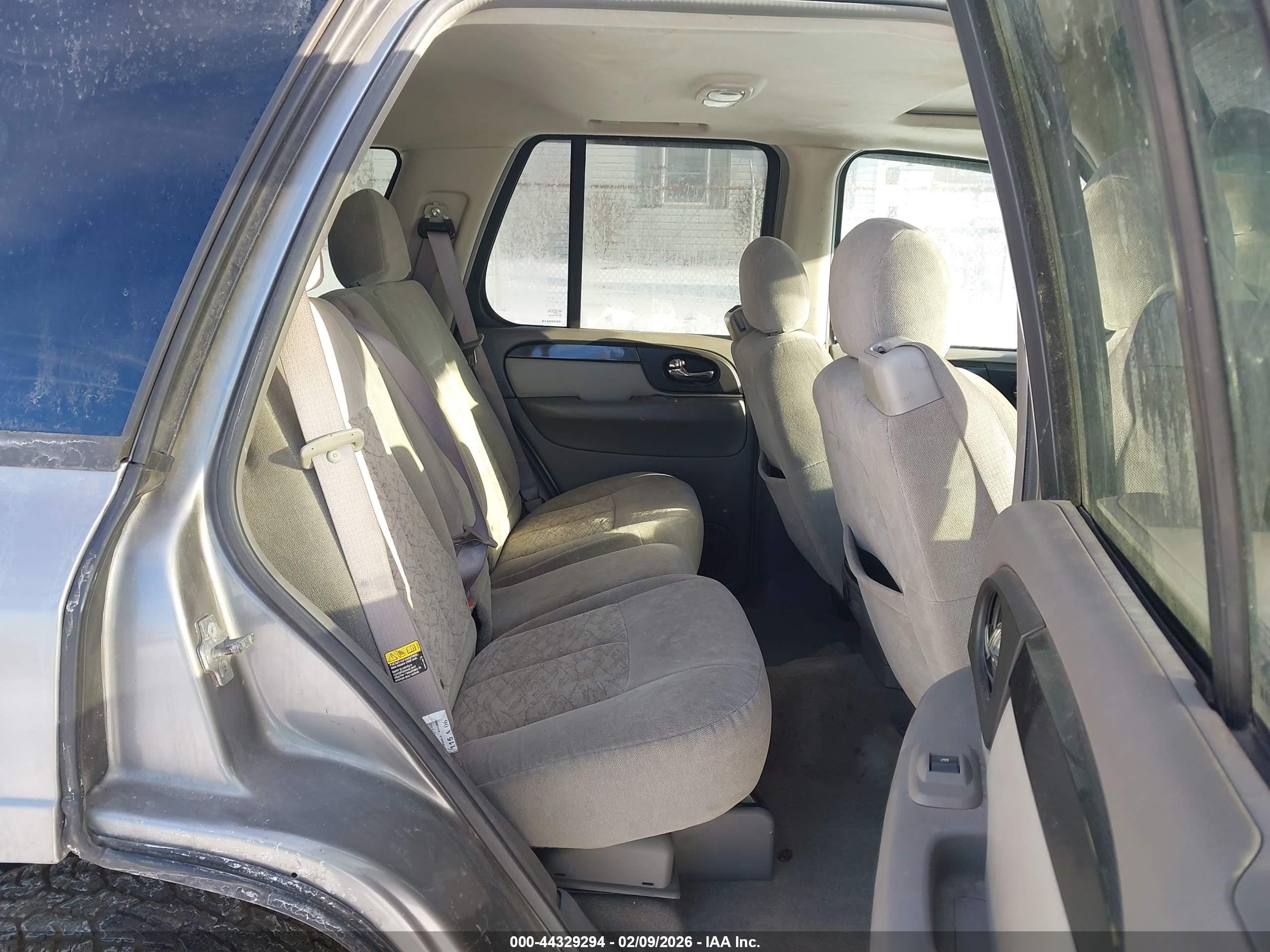 GMC ENVOY image 8