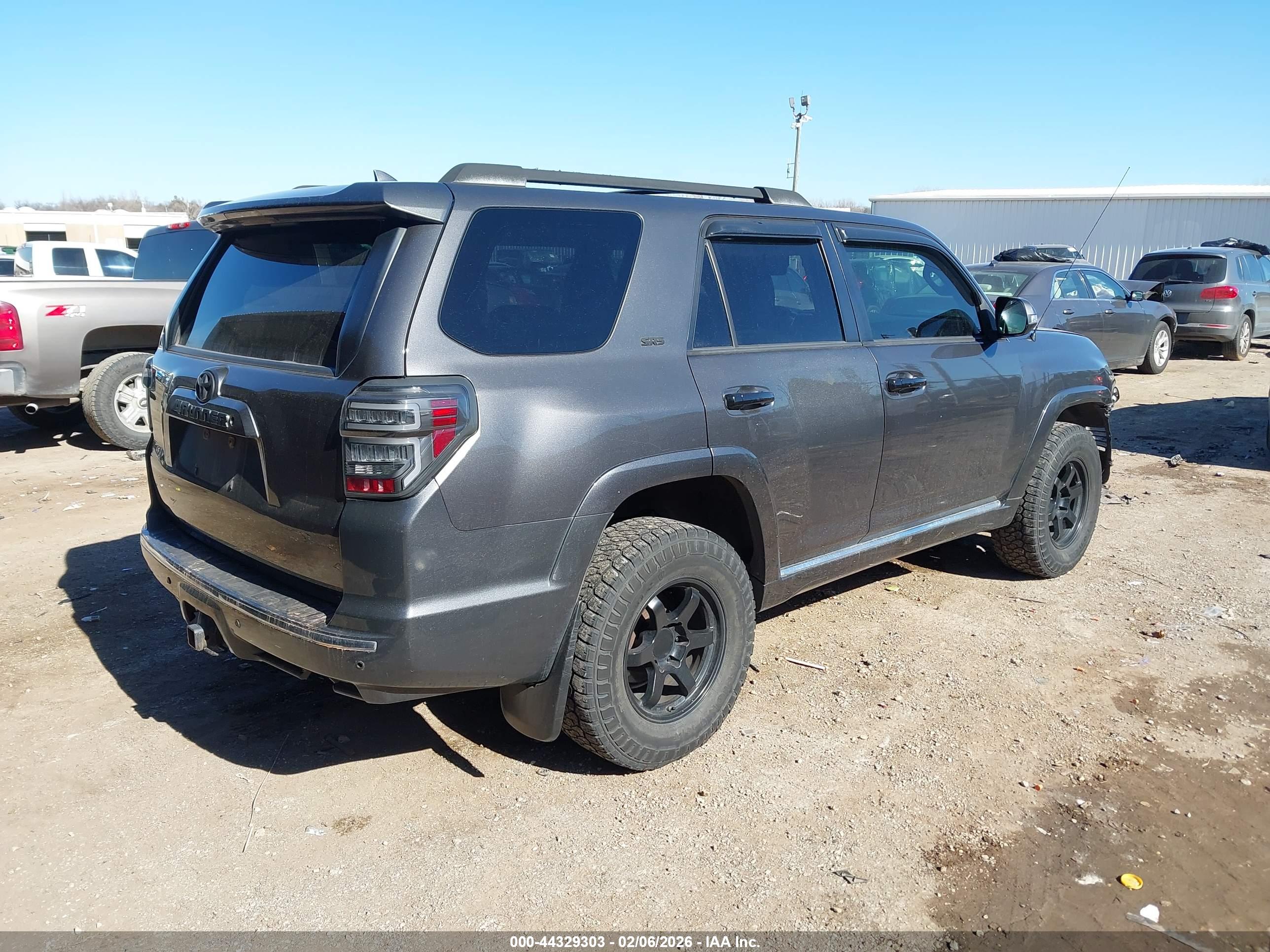 TOYOTA 4RUNNER image 4