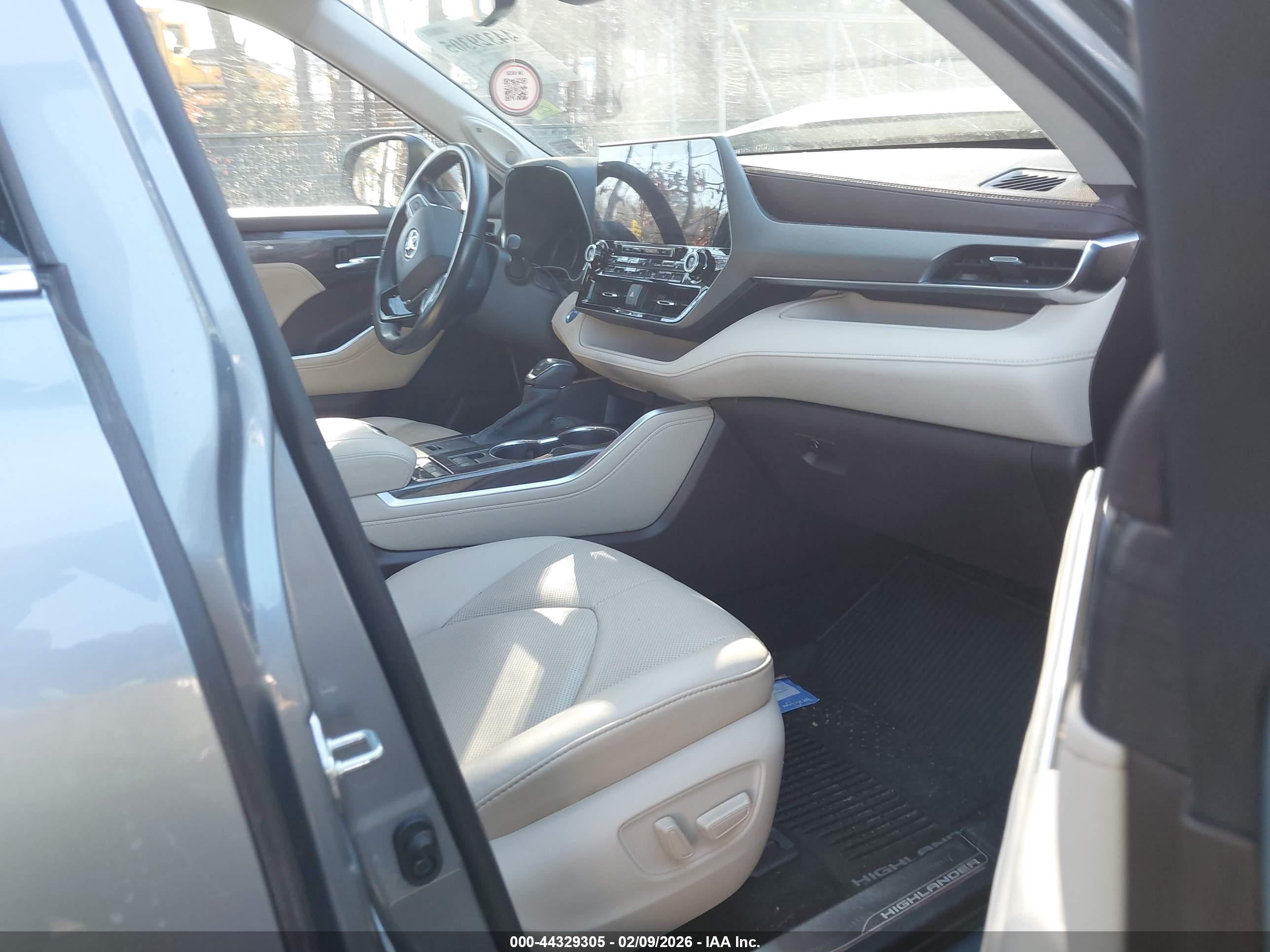 TOYOTA HIGHLANDER image 5