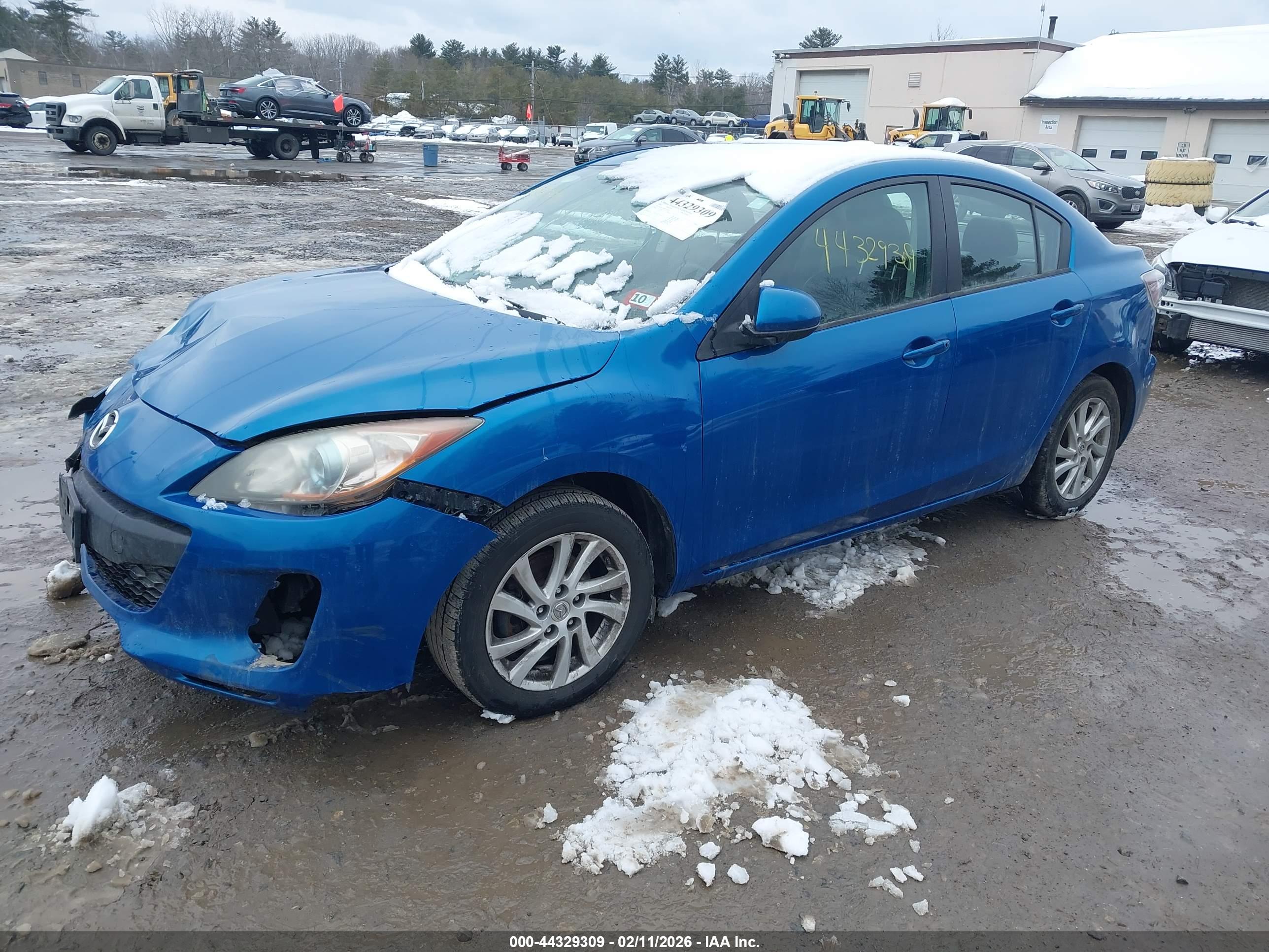 MAZDA MAZDA3 image 2