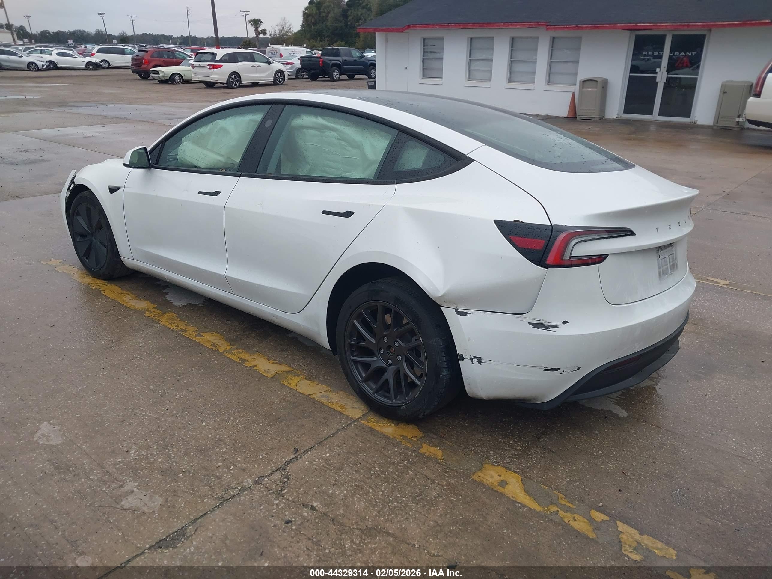 TESLA MODEL image 3