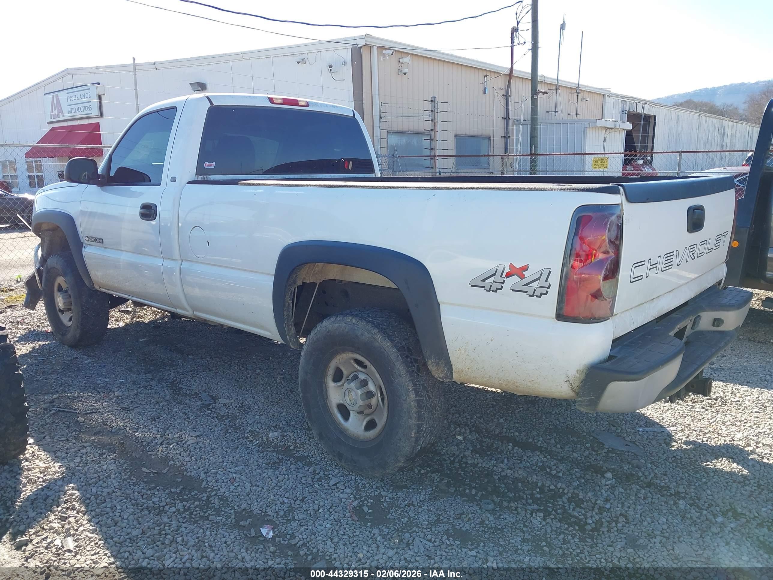 CHEVROLET SILVERADO image 3