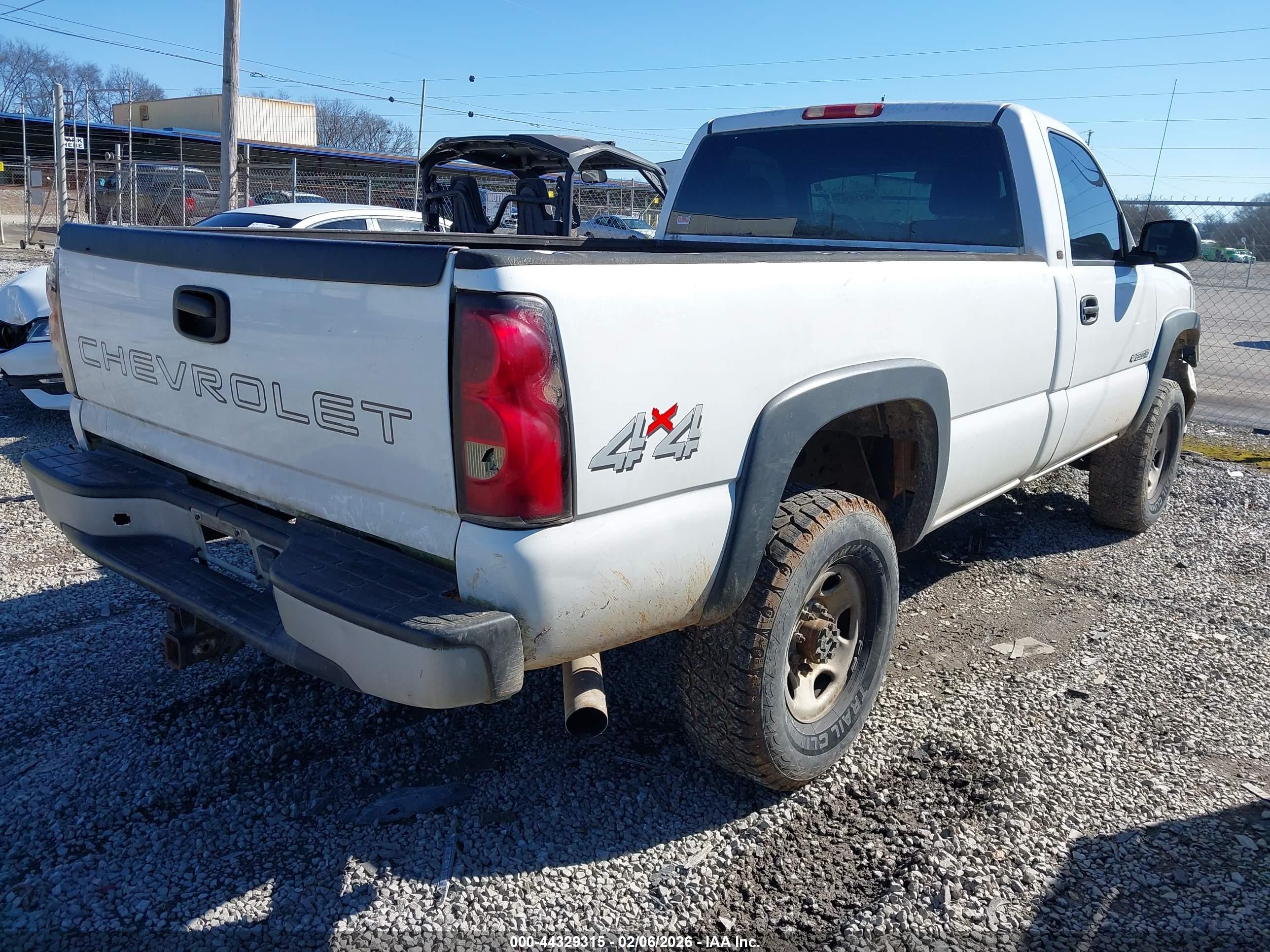 CHEVROLET SILVERADO image 4