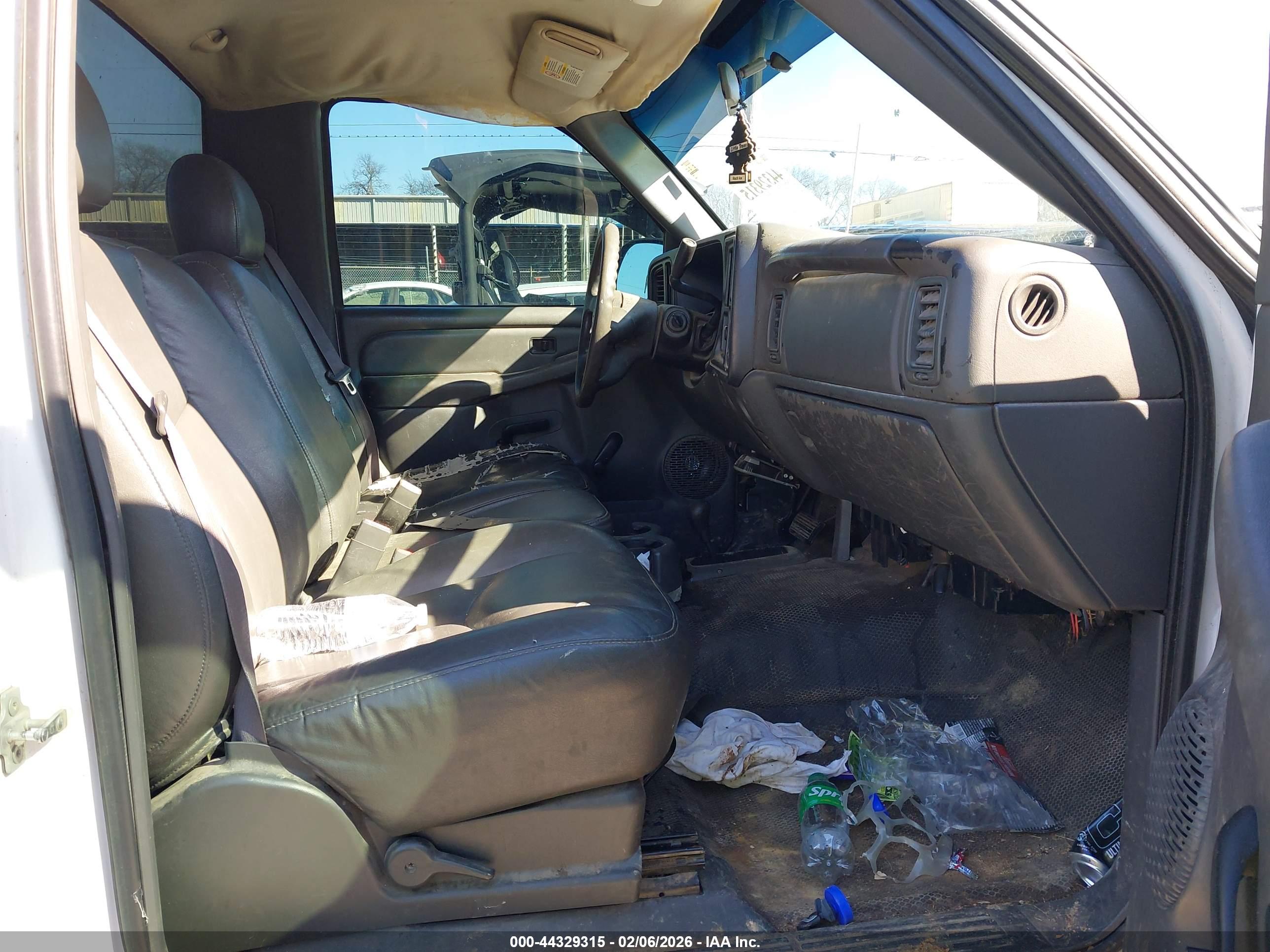 CHEVROLET SILVERADO image 5