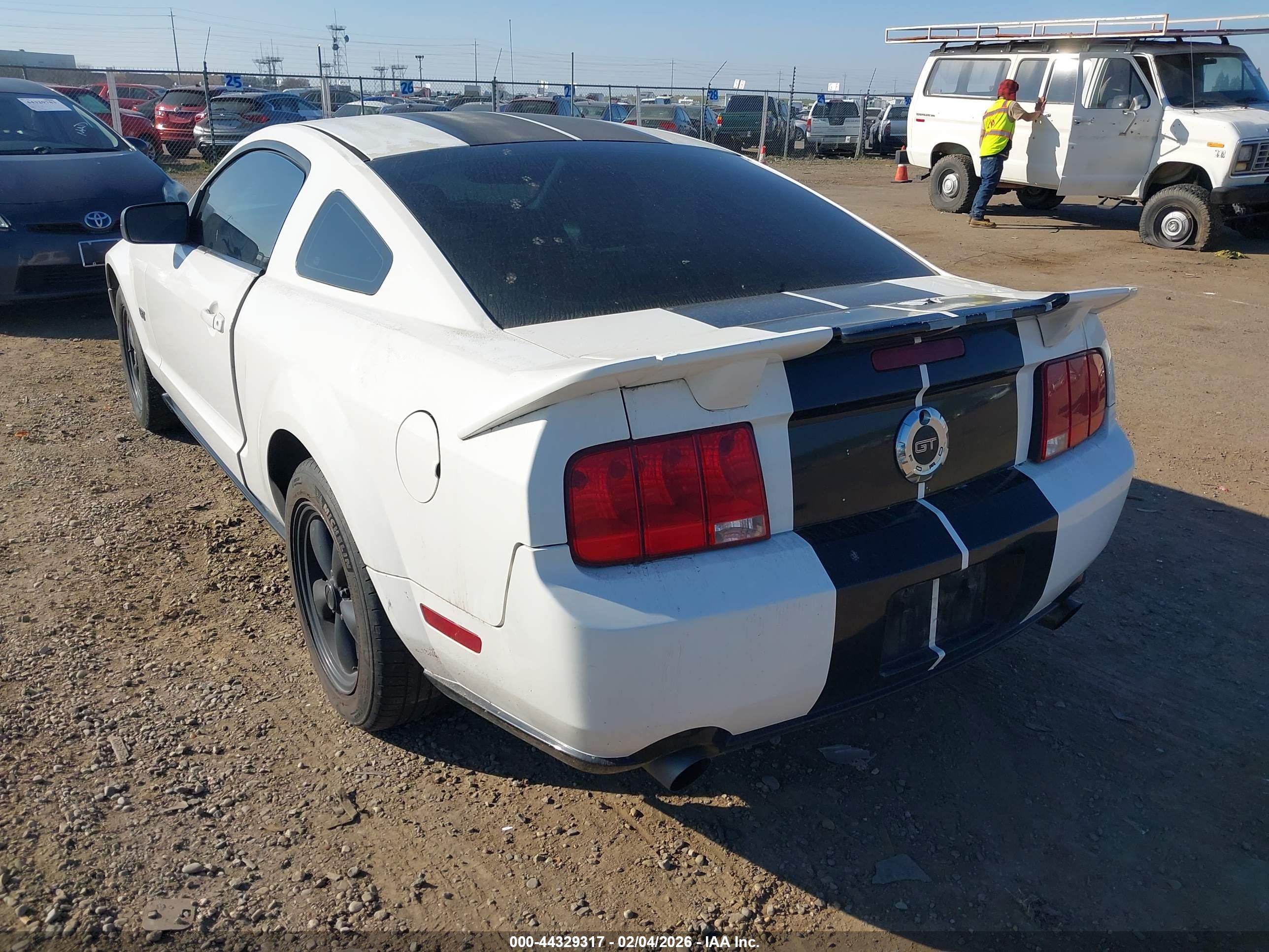 FORD MUSTANG image 3