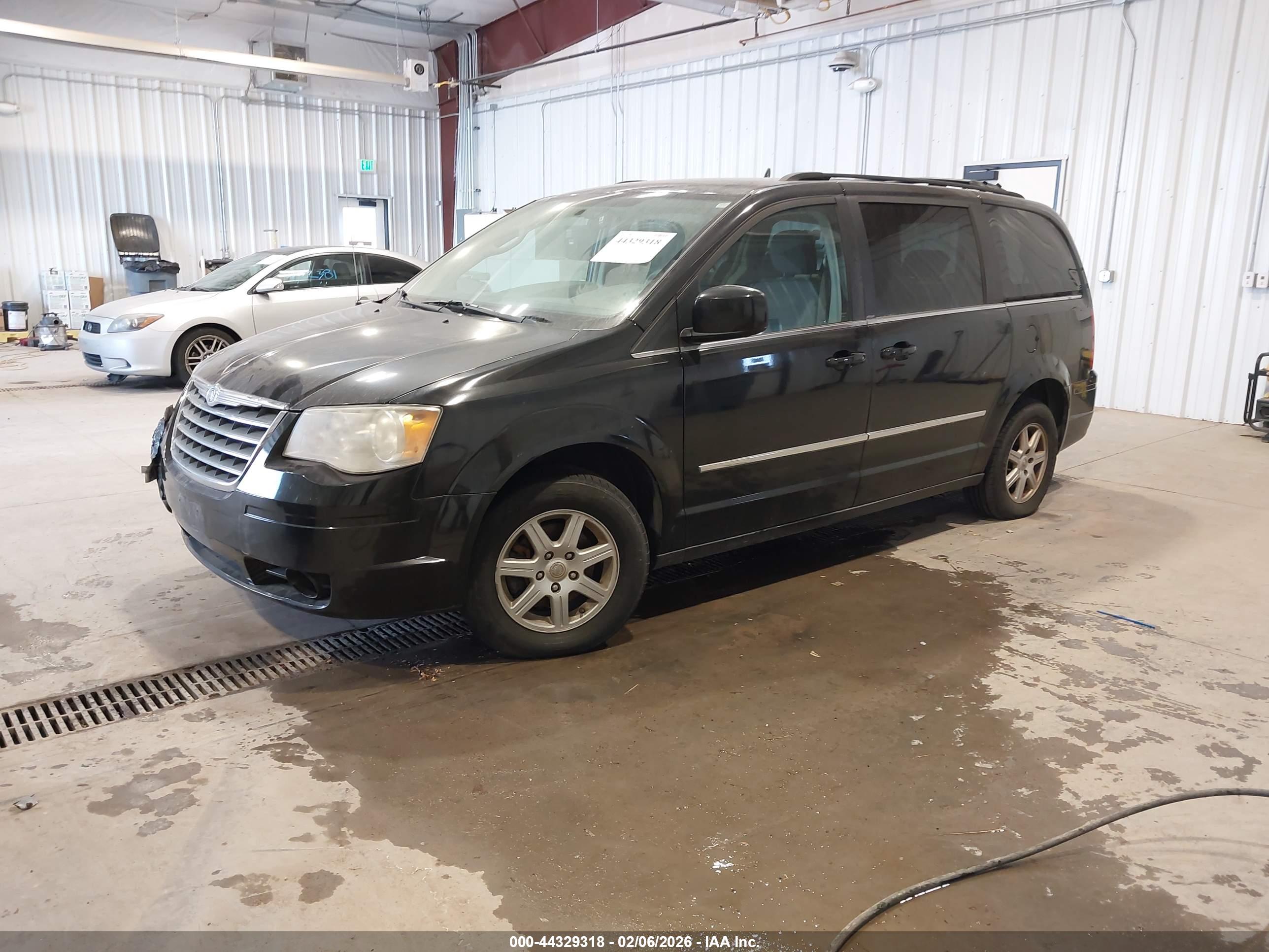 CHRYSLER TOWN image 2