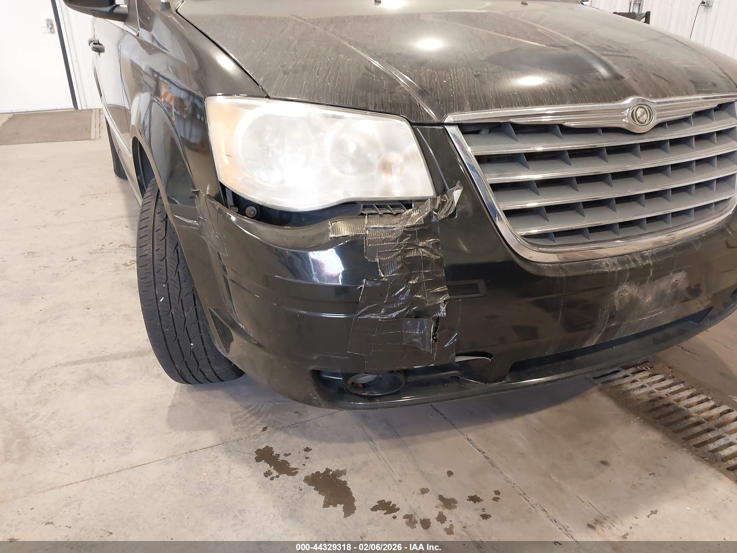 CHRYSLER TOWN image 6