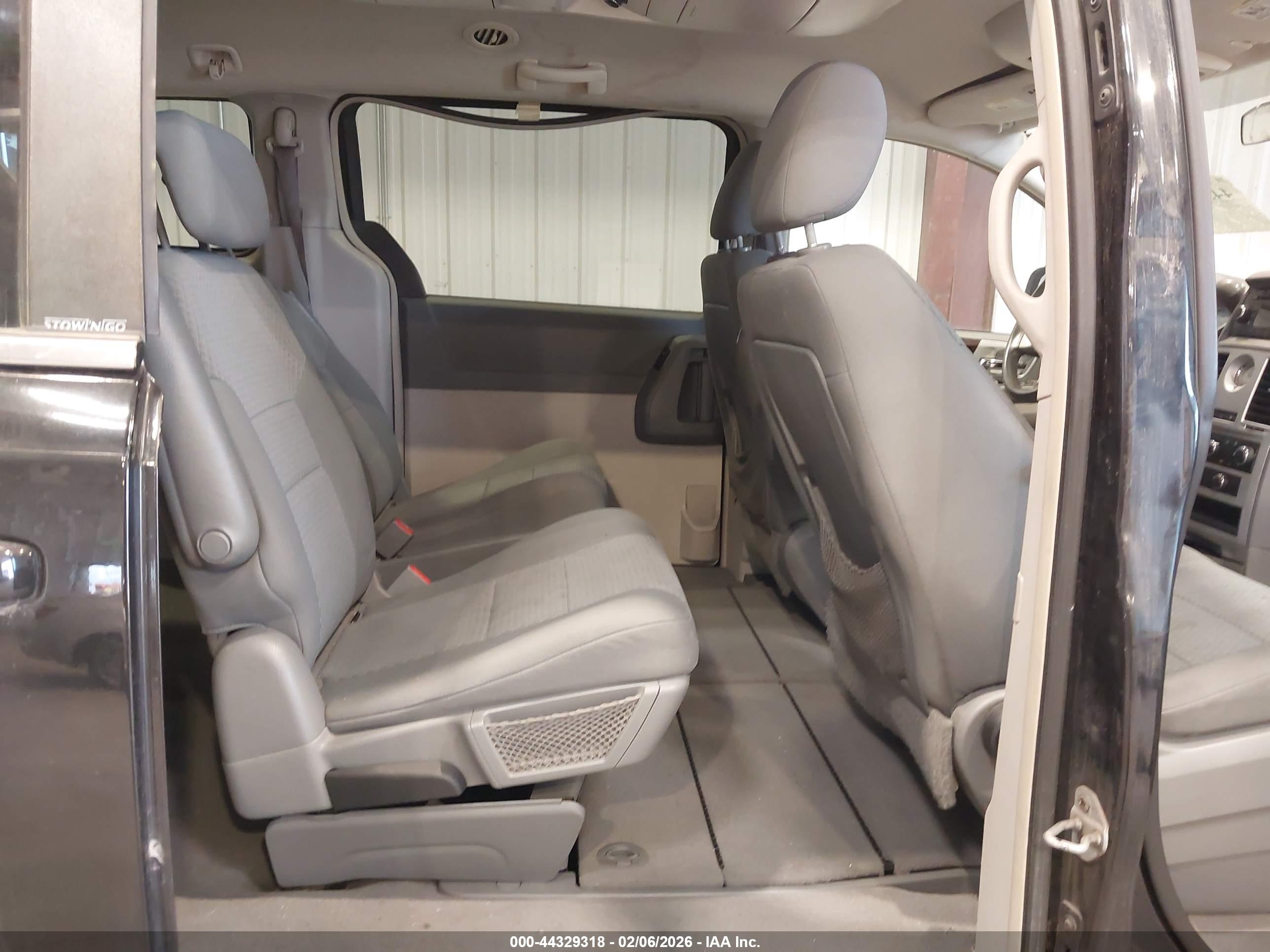 CHRYSLER TOWN image 8