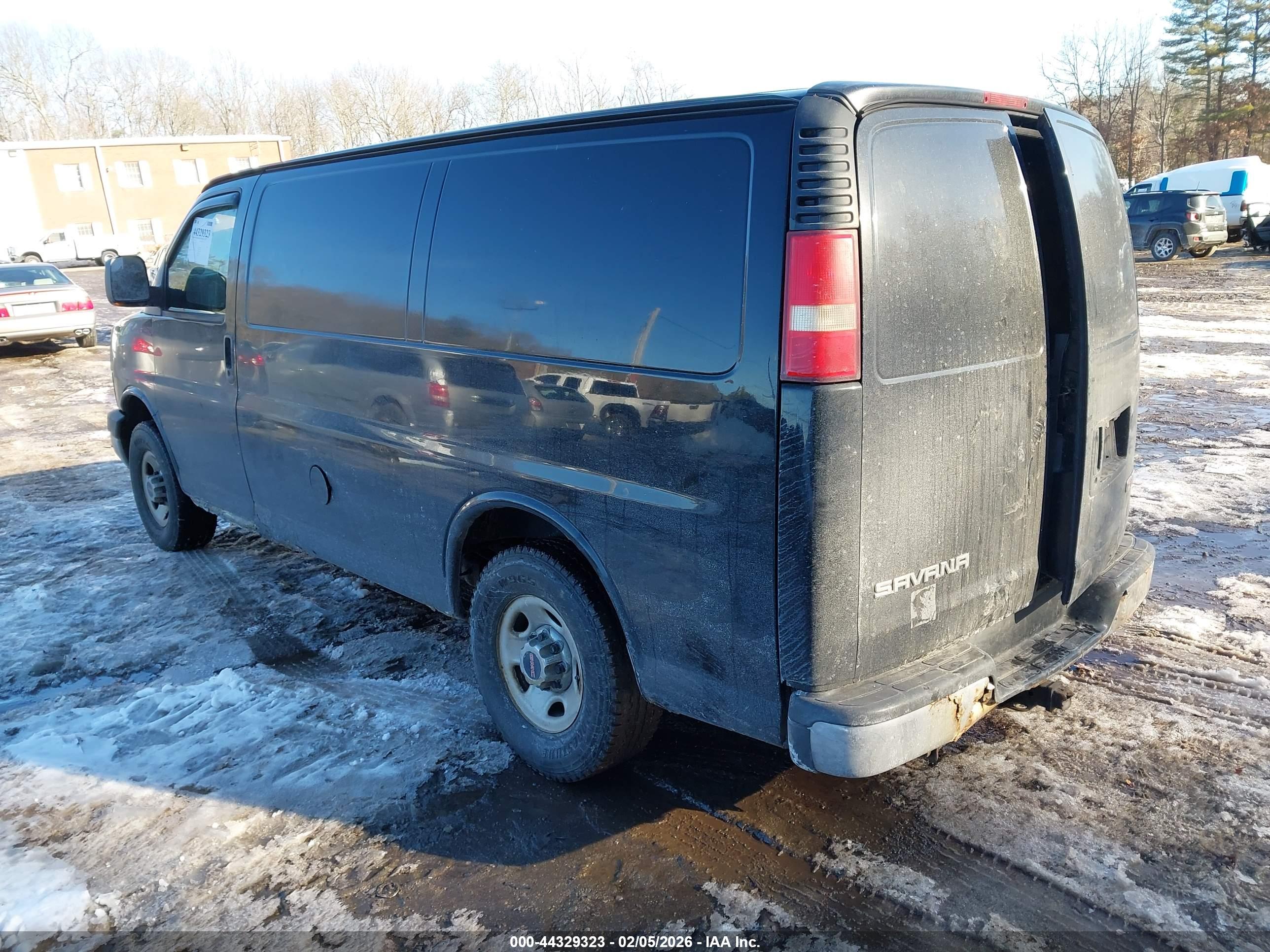 GMC SAVANA image 3