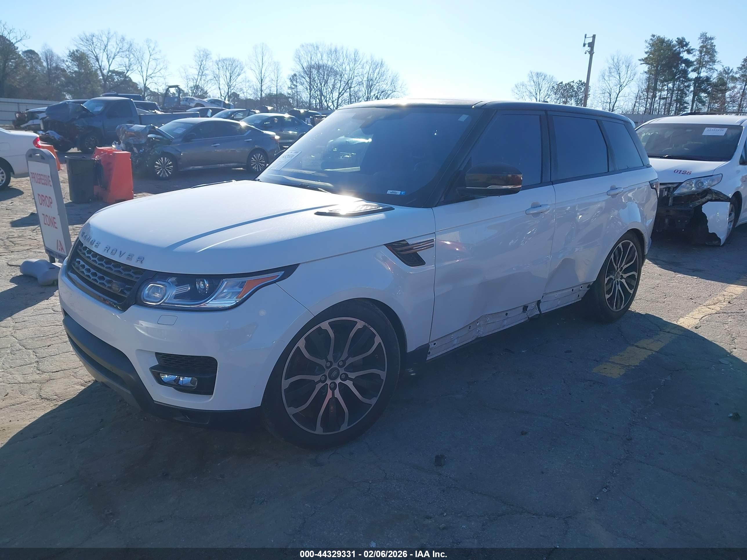 LAND ROVER image 2