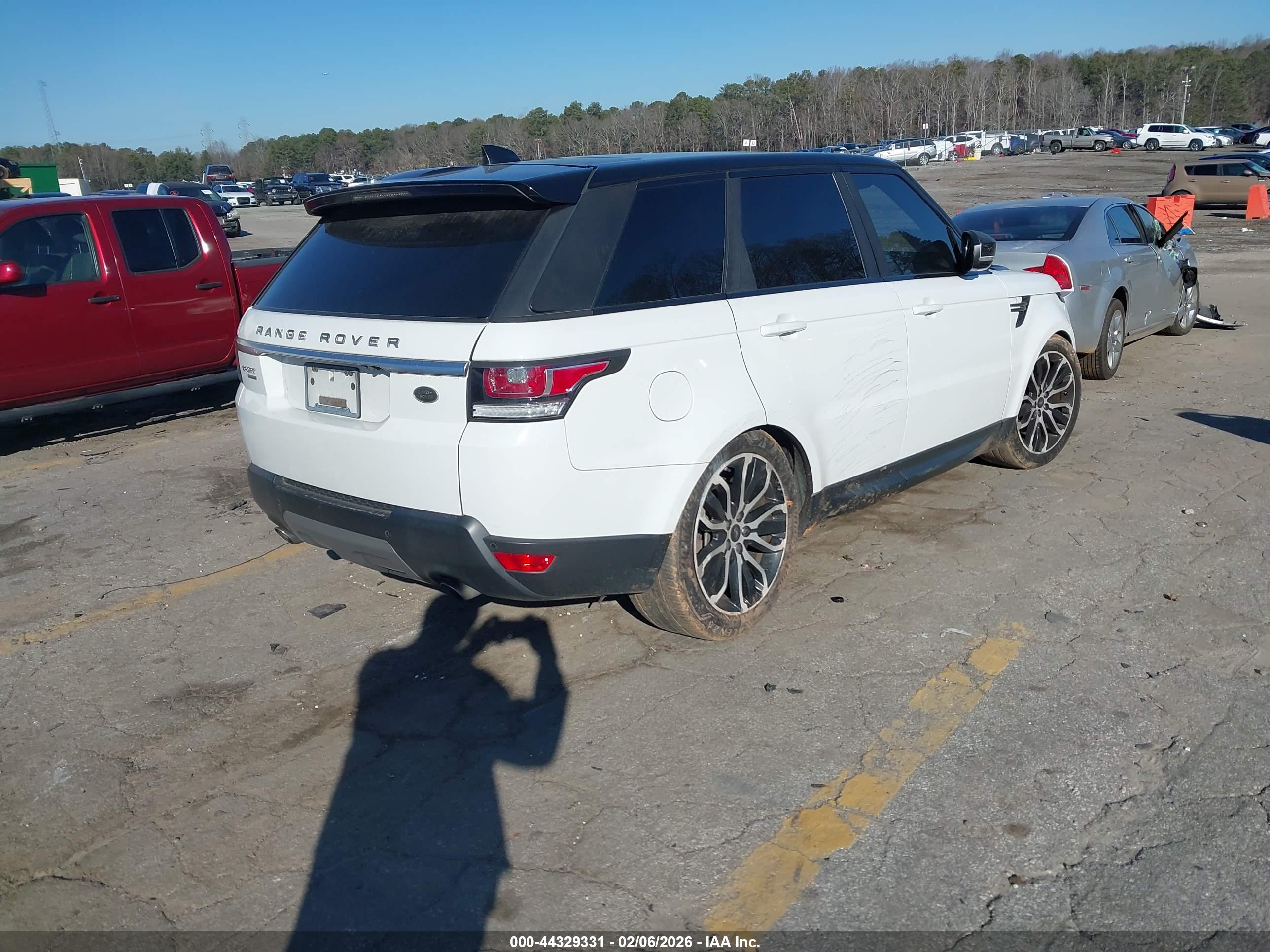 LAND ROVER image 4