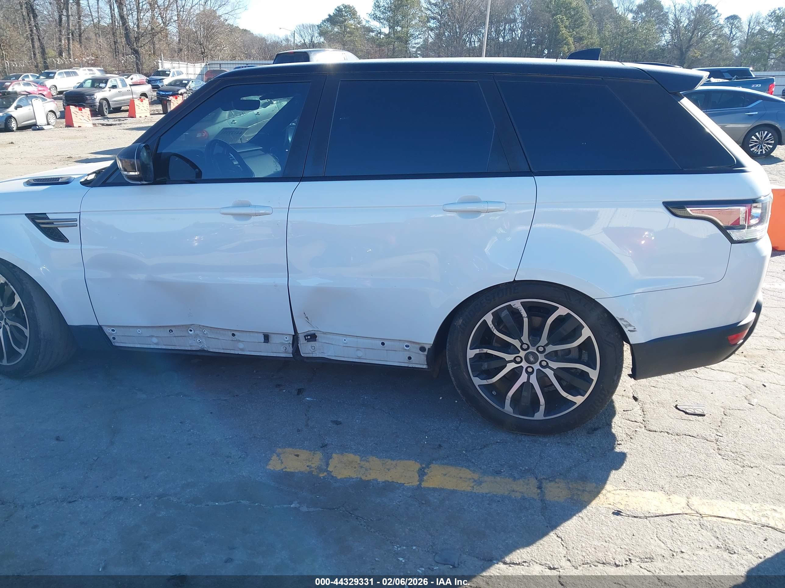 LAND ROVER image 6