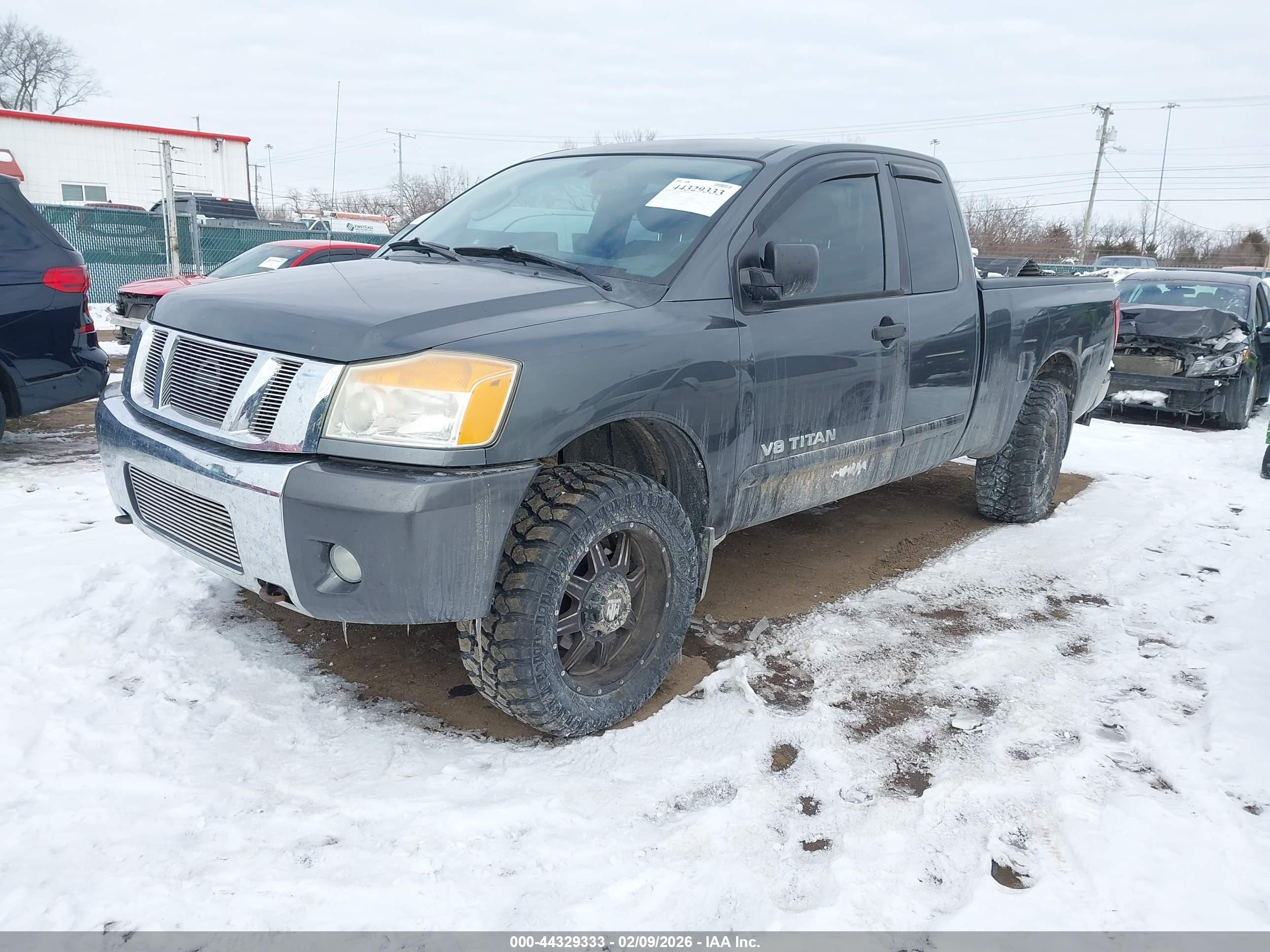 NISSAN TITAN image 2