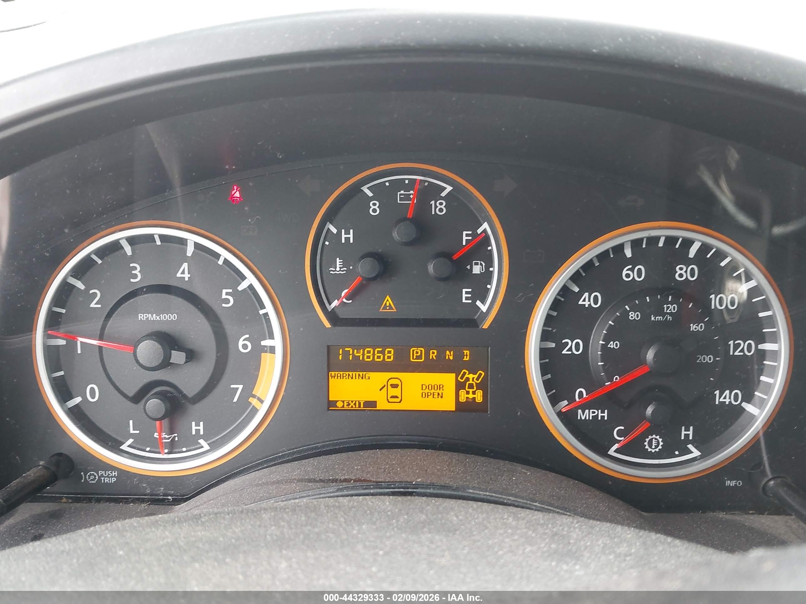 NISSAN TITAN image 7