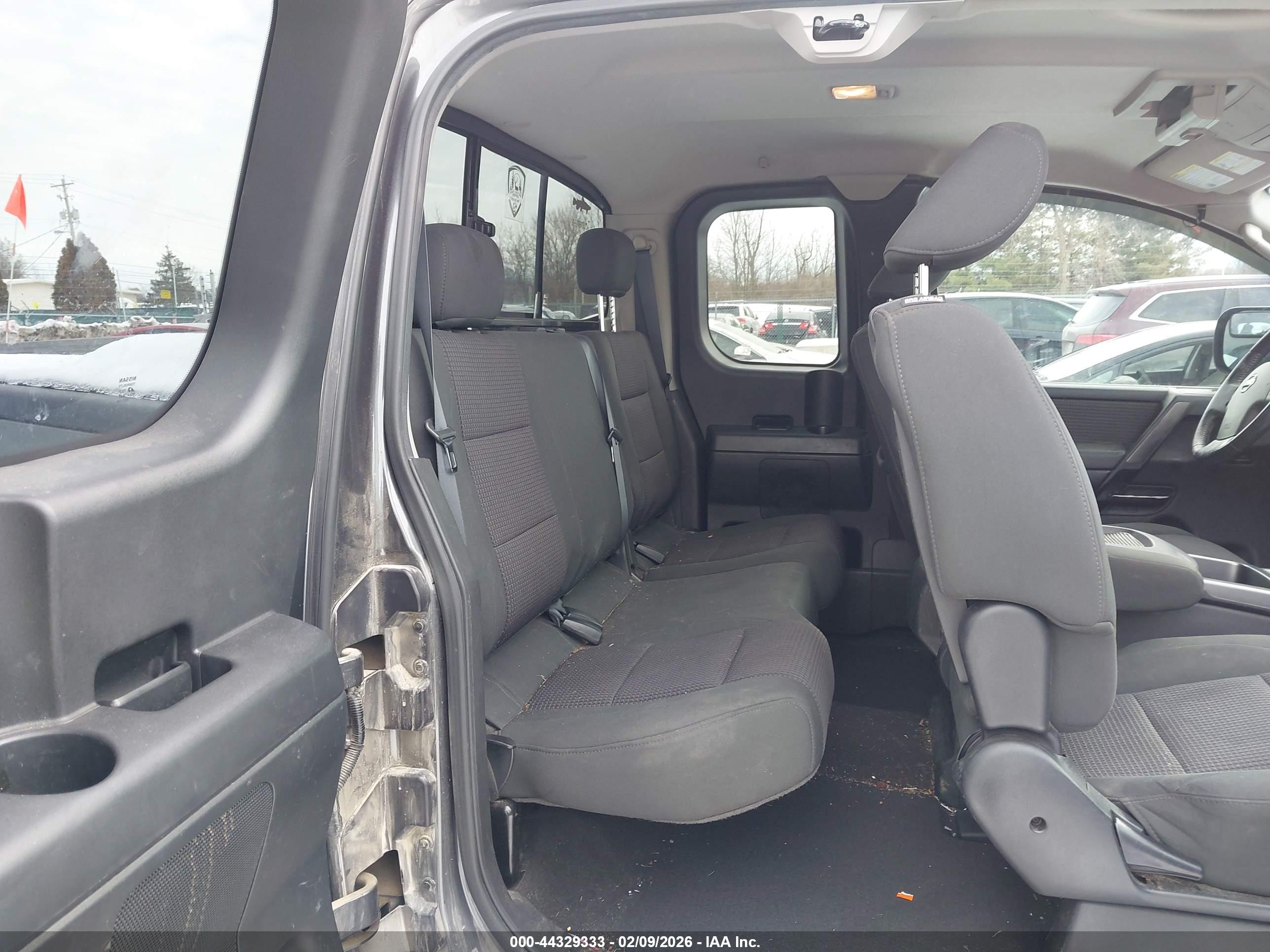 NISSAN TITAN image 8