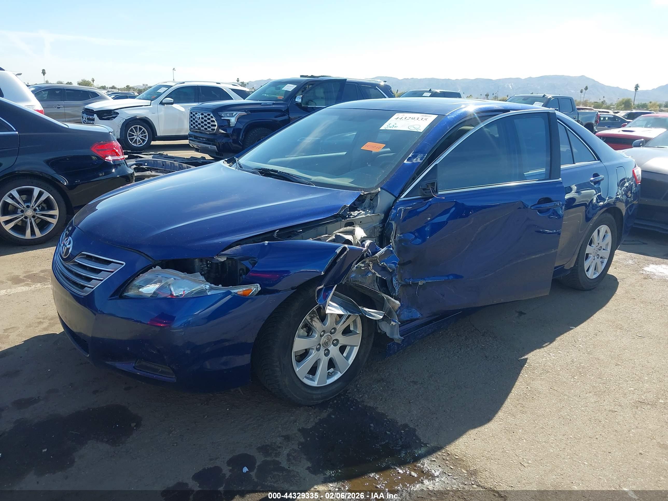 TOYOTA CAMRY image 2