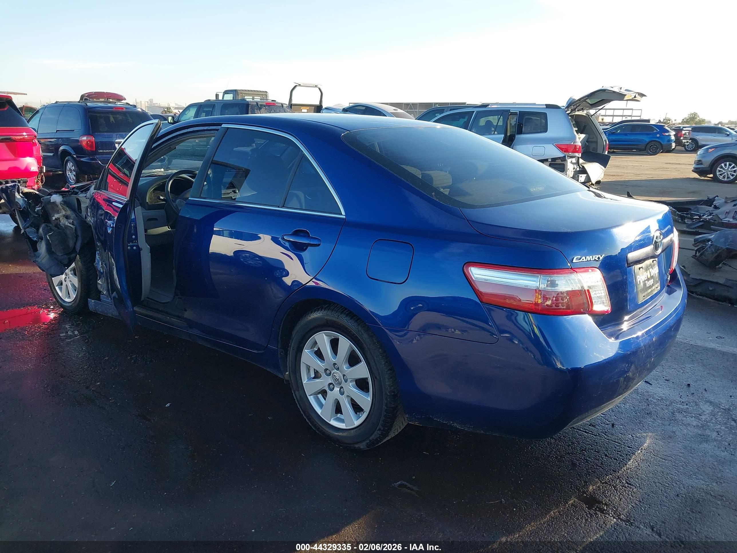 TOYOTA CAMRY image 3