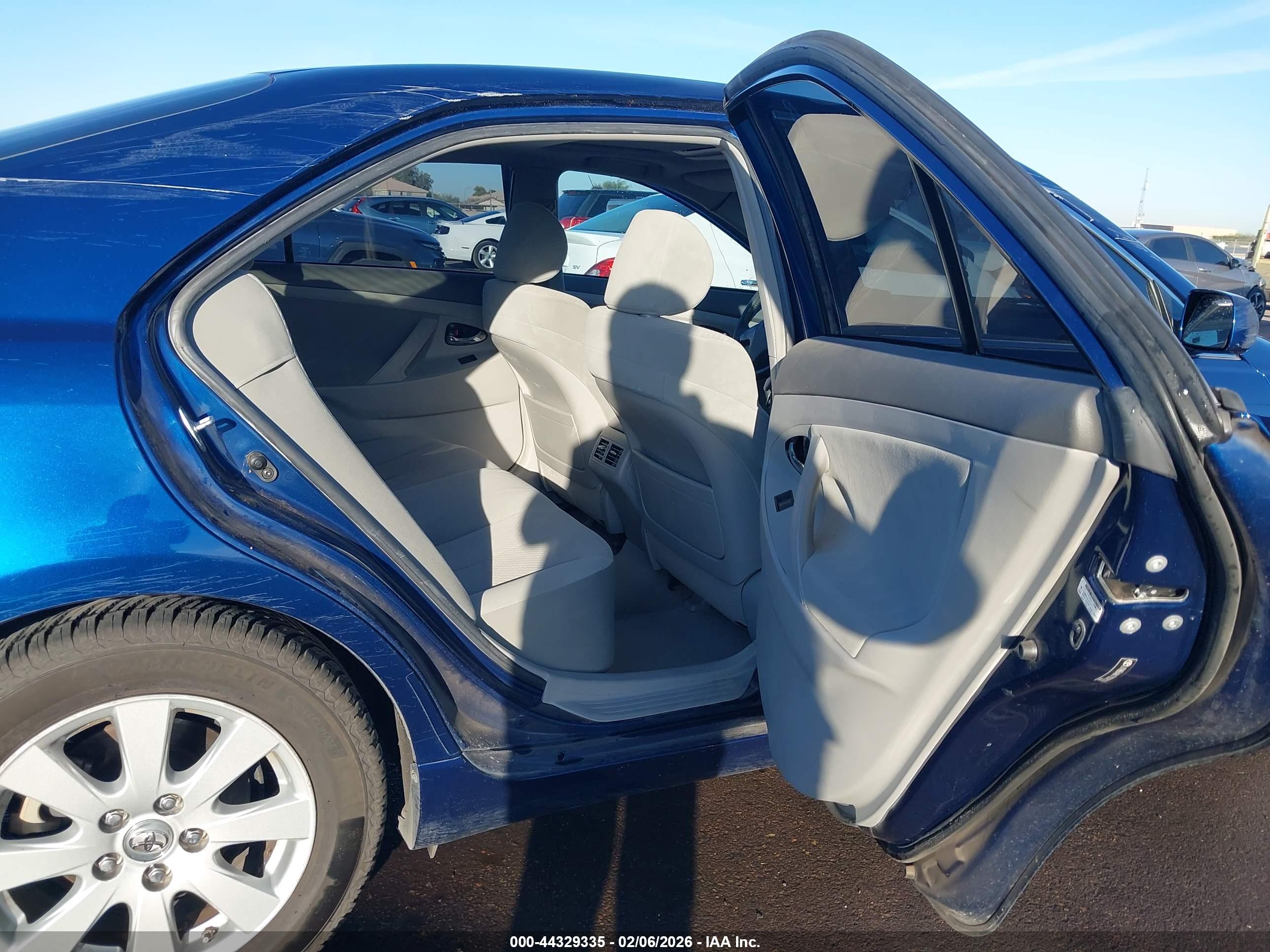 TOYOTA CAMRY image 8