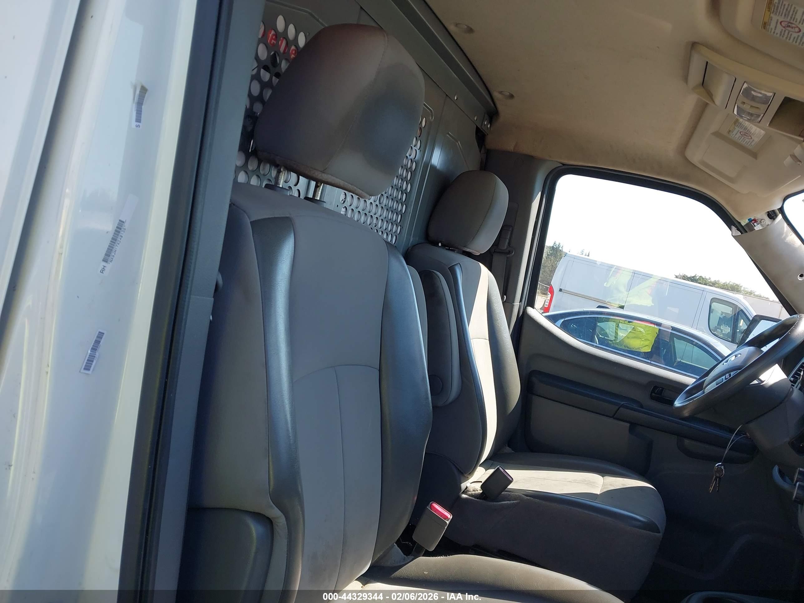 NISSAN NV image 8