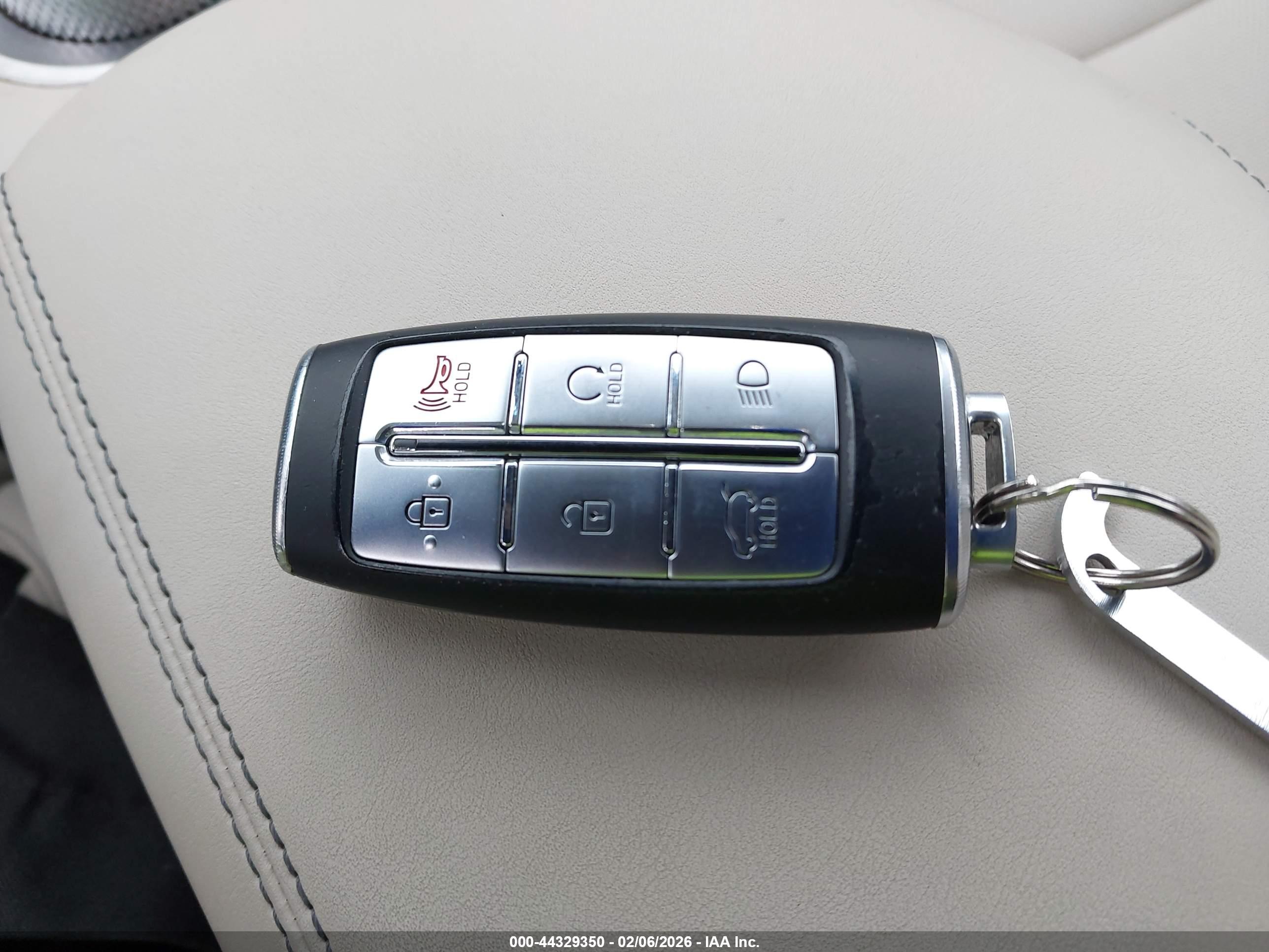 GENESIS GV70 image 11