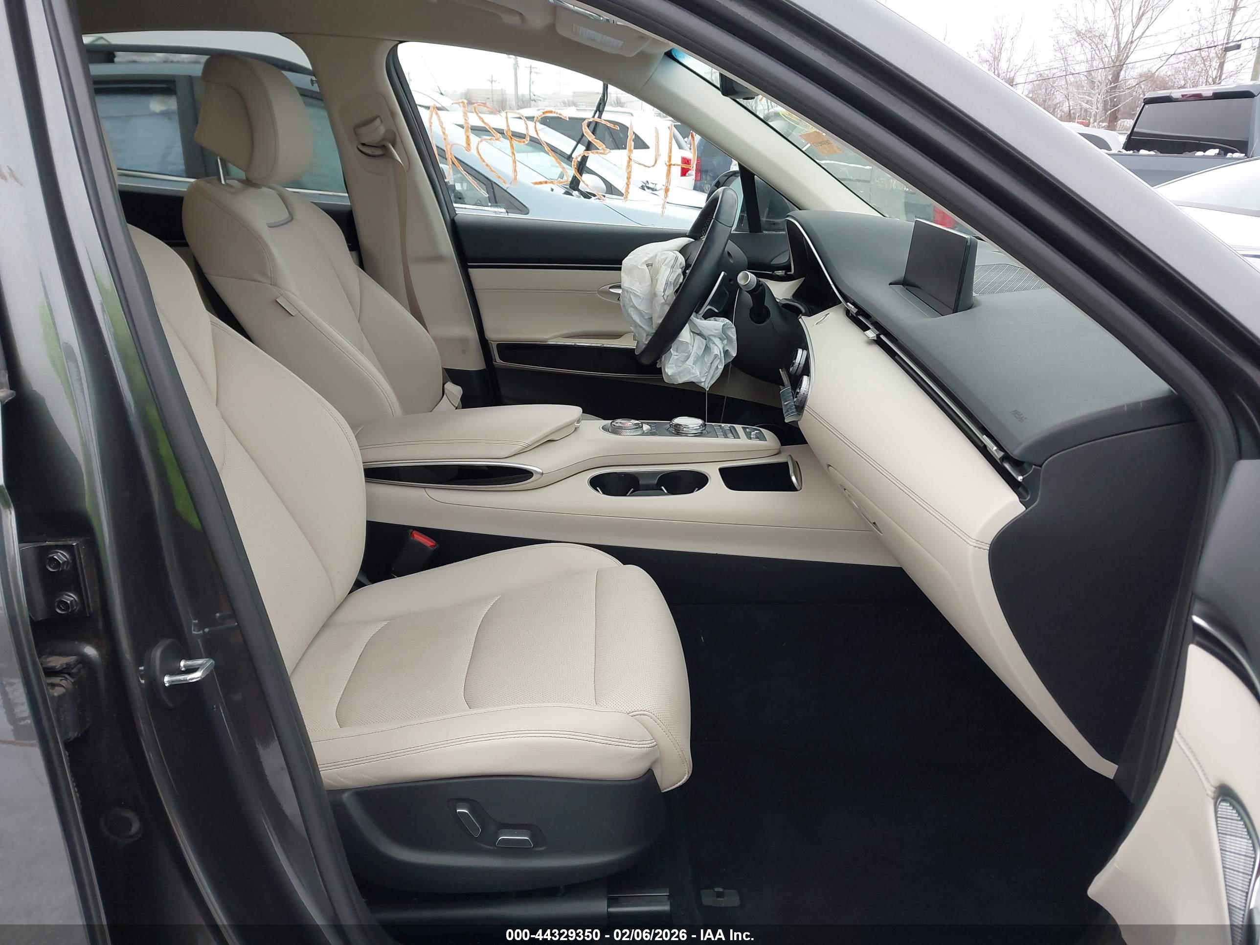 GENESIS GV70 image 5