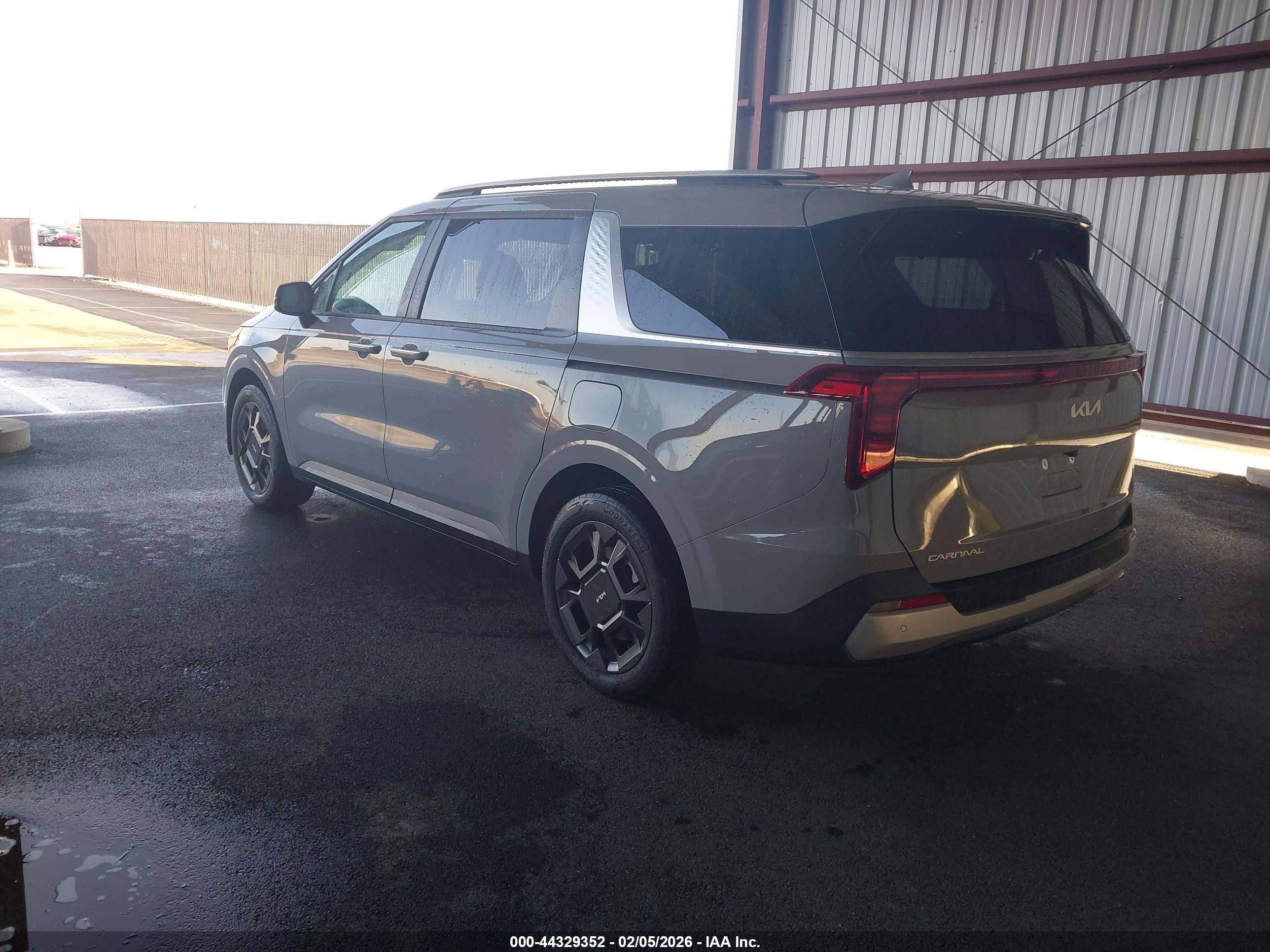 KIA CARNIVAL image 3