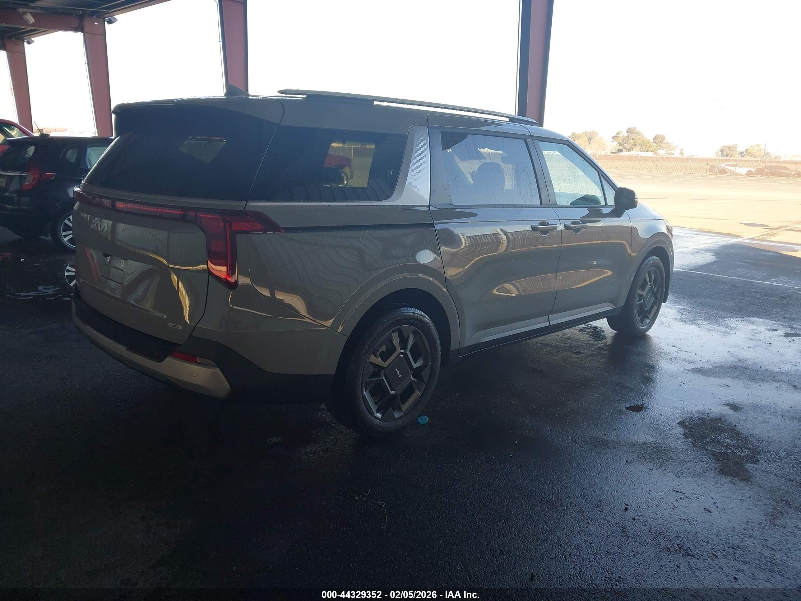 KIA CARNIVAL image 4
