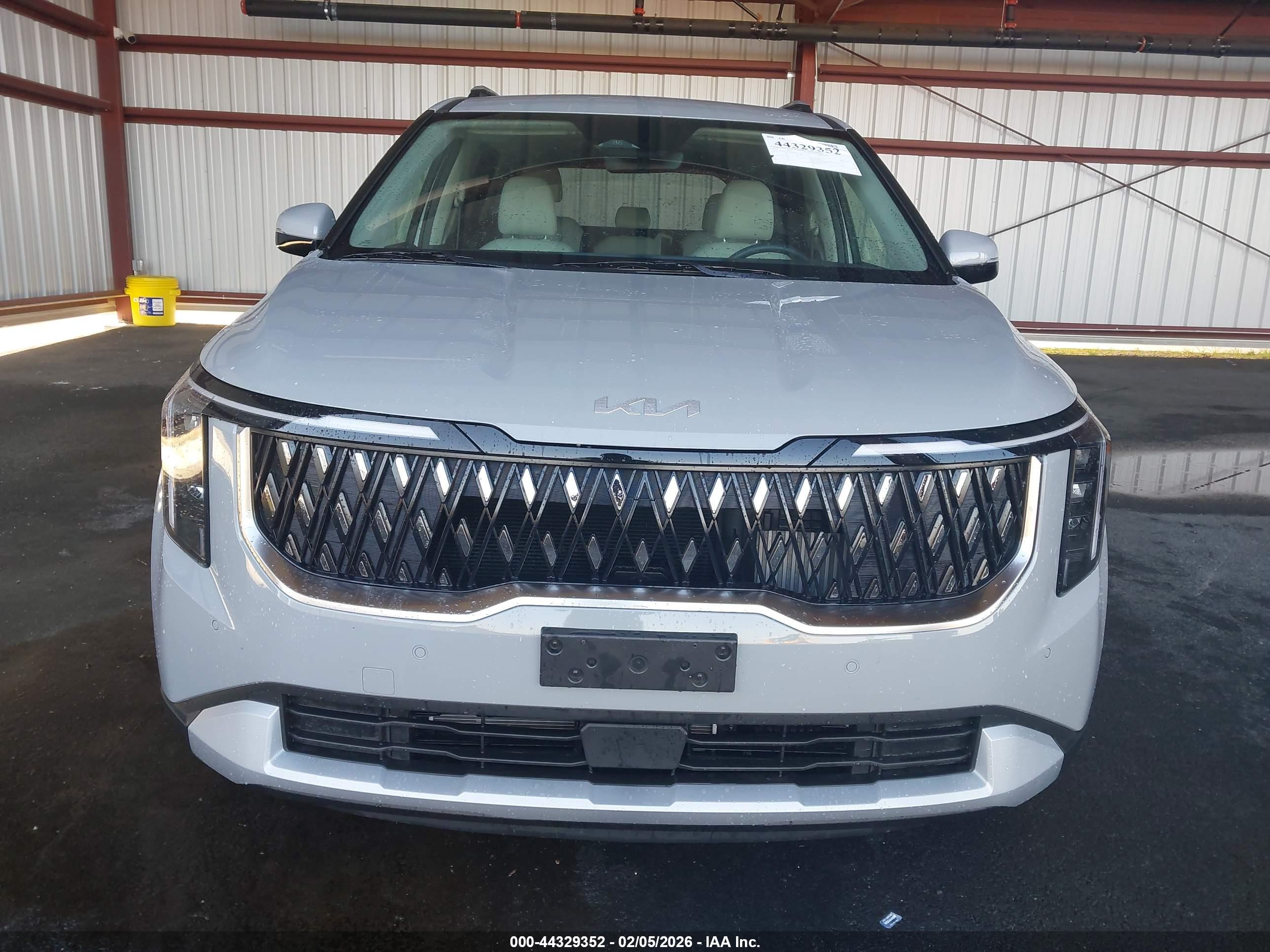 KIA CARNIVAL image 6