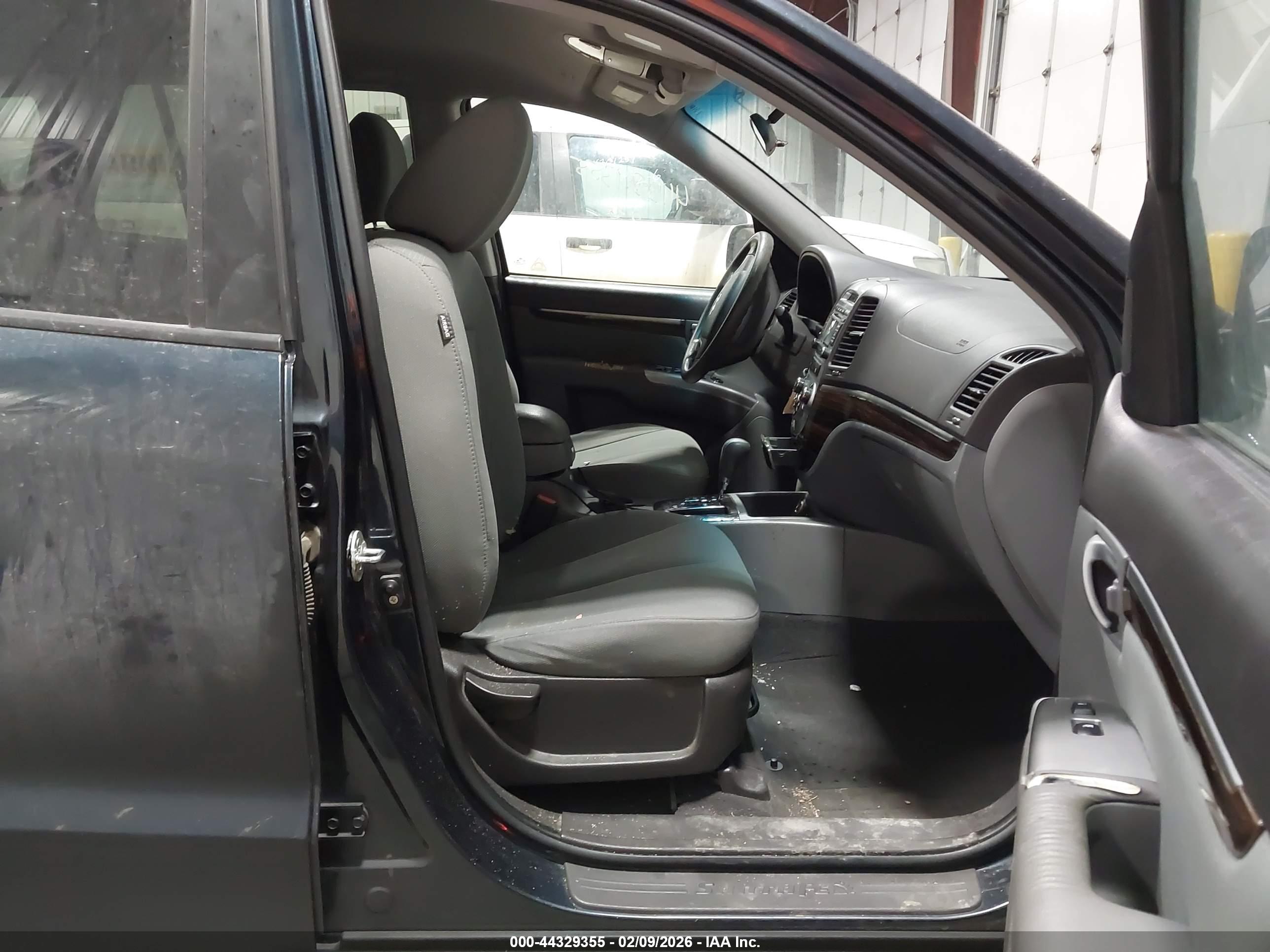 HYUNDAI SANTA image 5