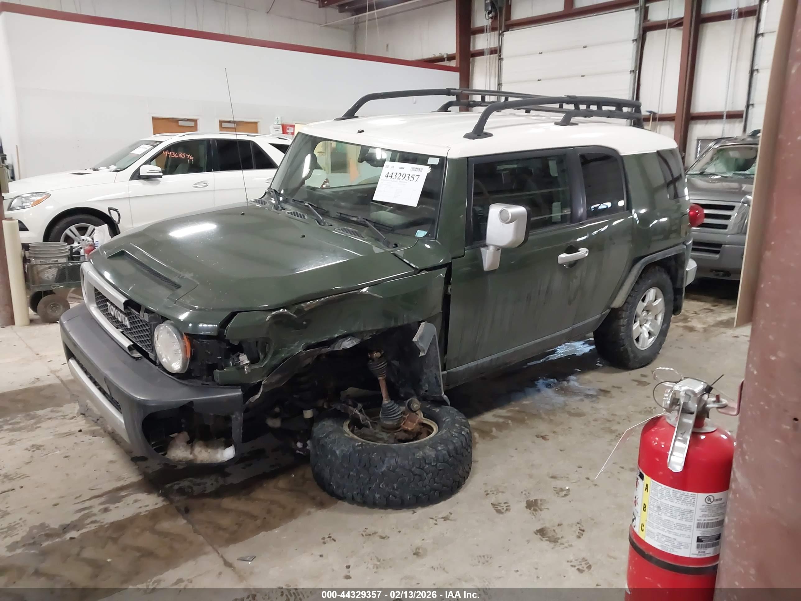 TOYOTA FJ image 2
