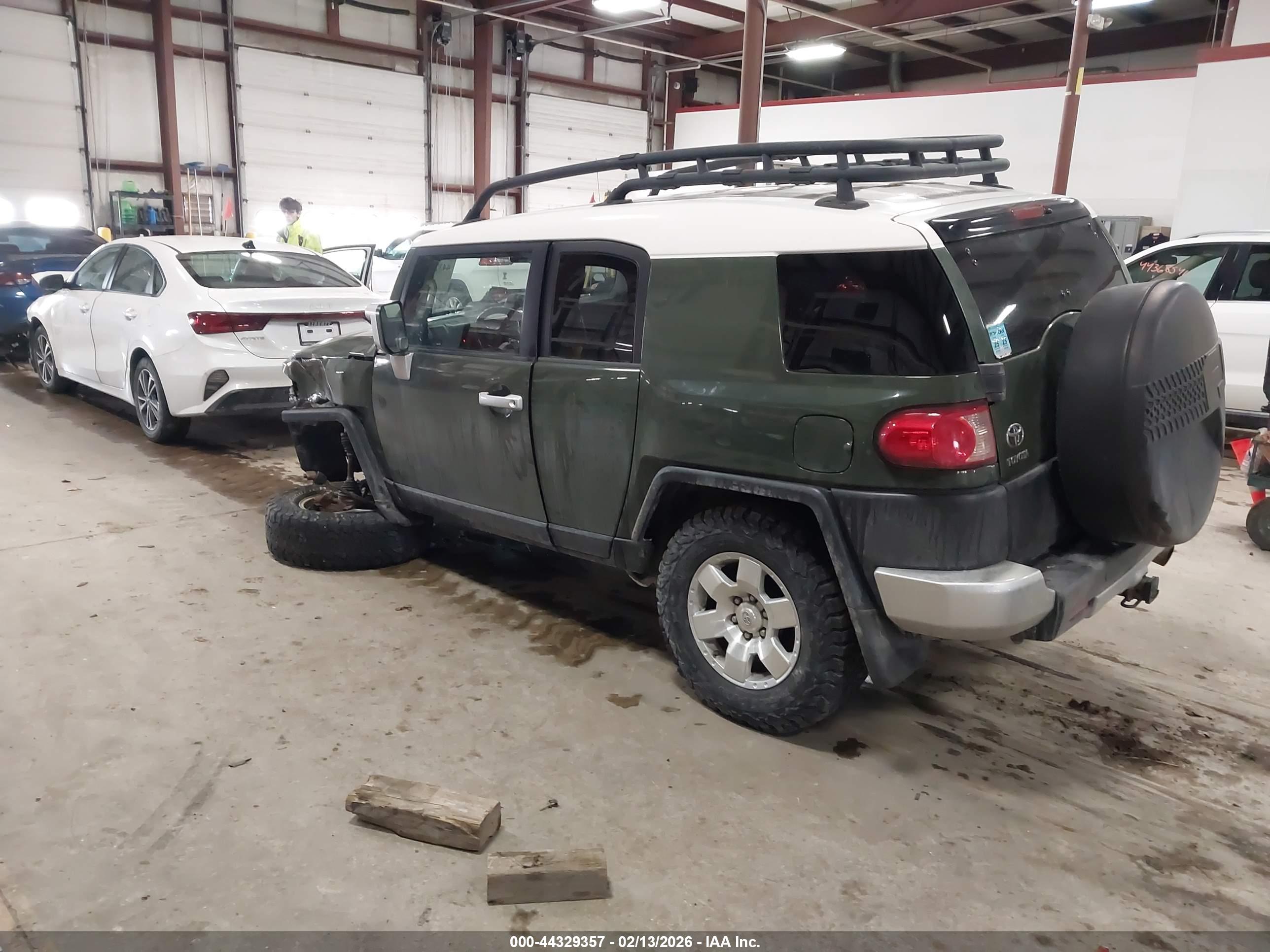 TOYOTA FJ image 3