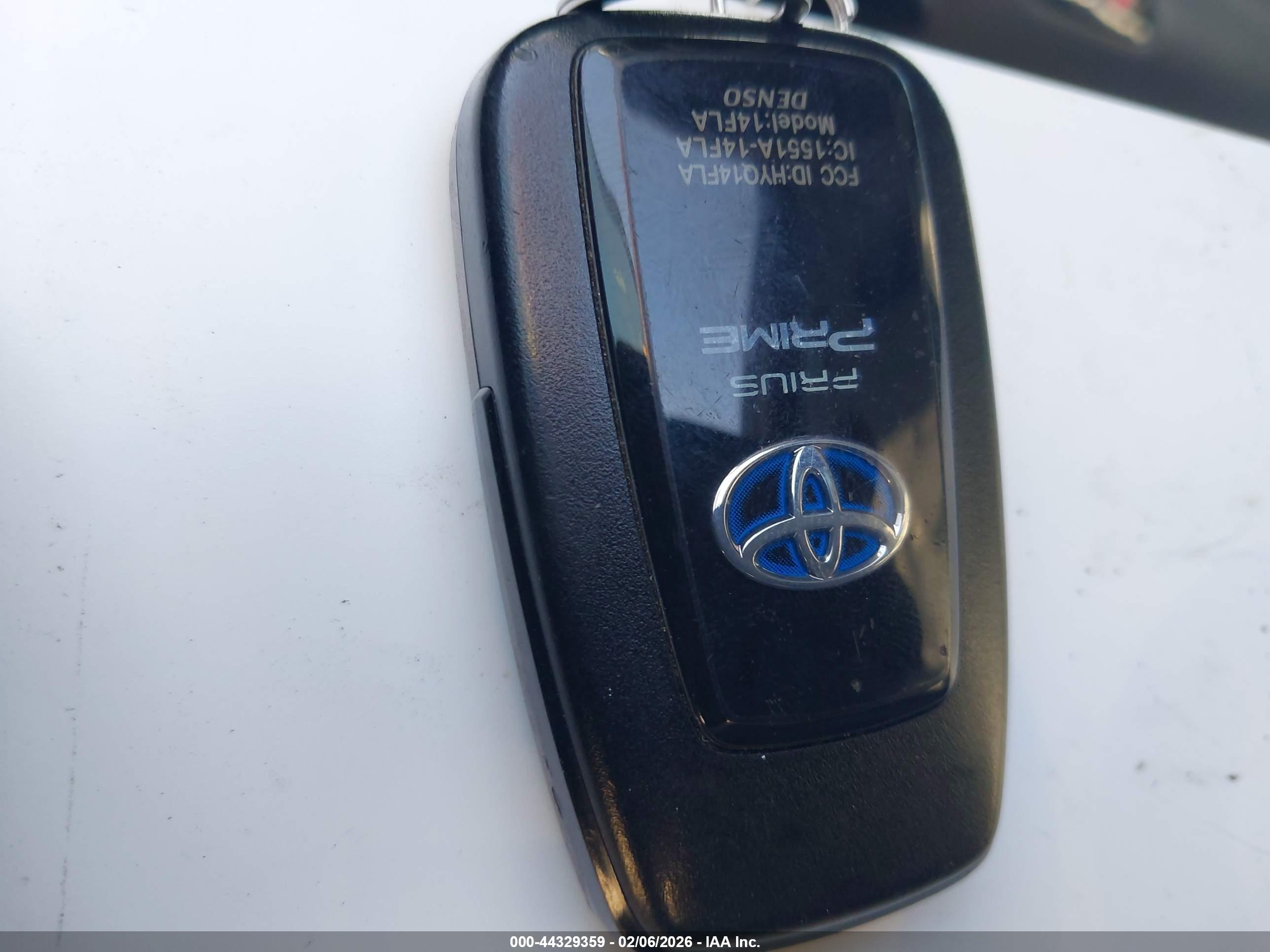 TOYOTA PRIUS image 11