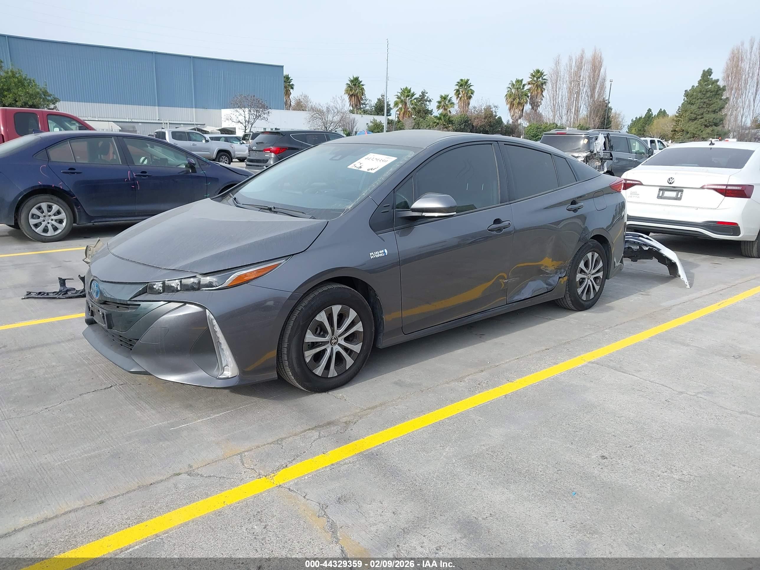 TOYOTA PRIUS image 2