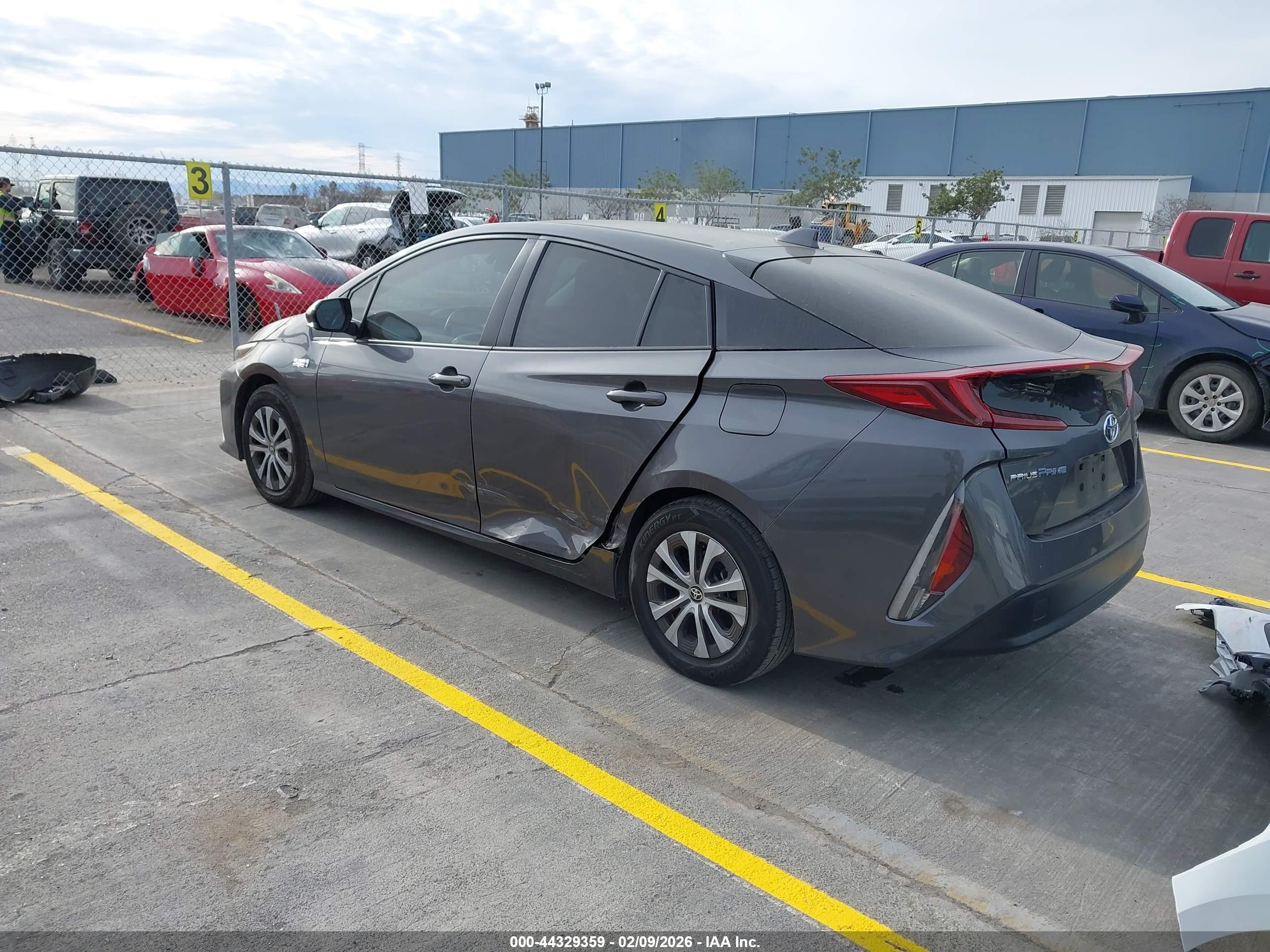 TOYOTA PRIUS image 3