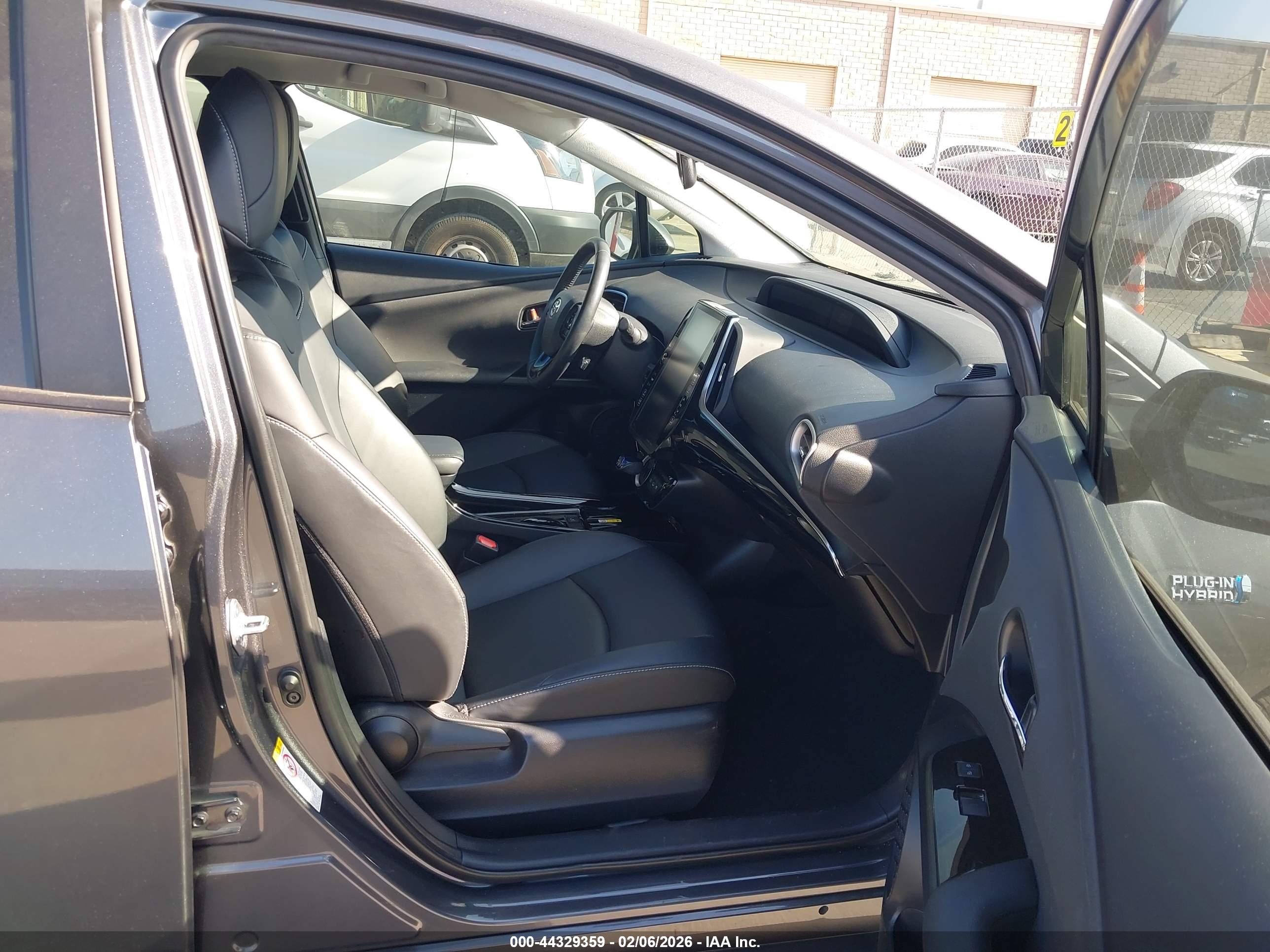 TOYOTA PRIUS image 5