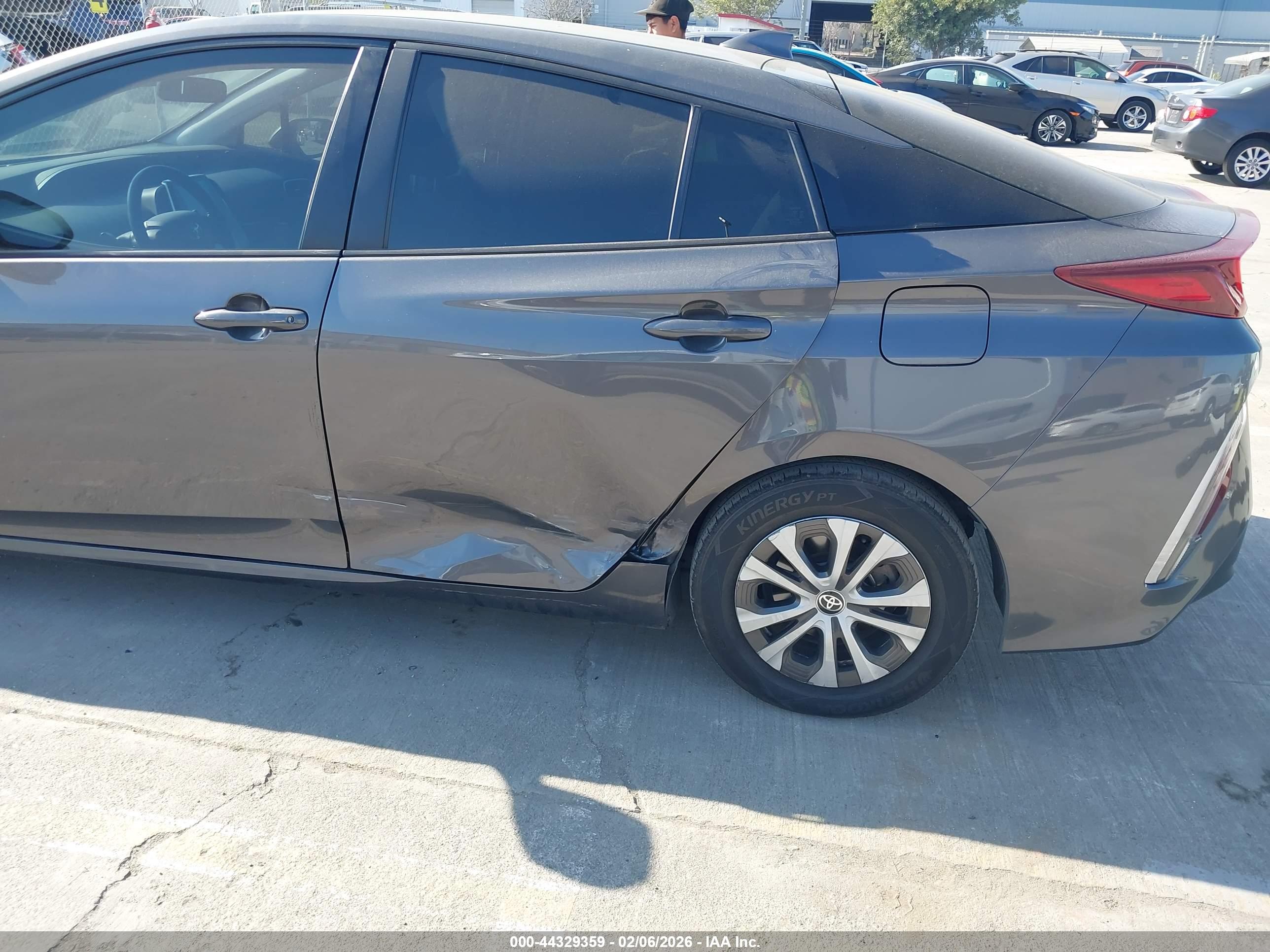 TOYOTA PRIUS image 6