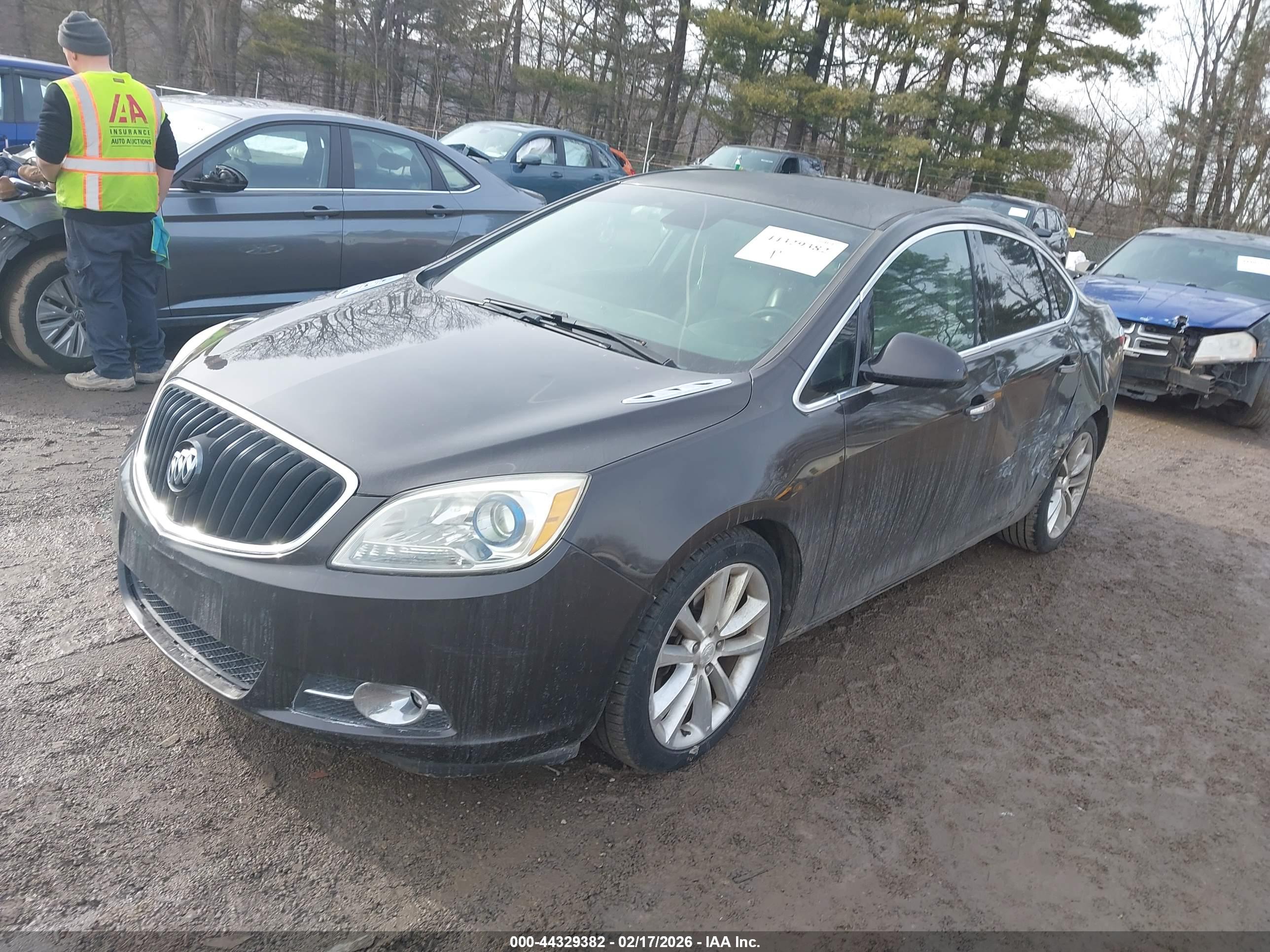 BUICK VERANO image 2