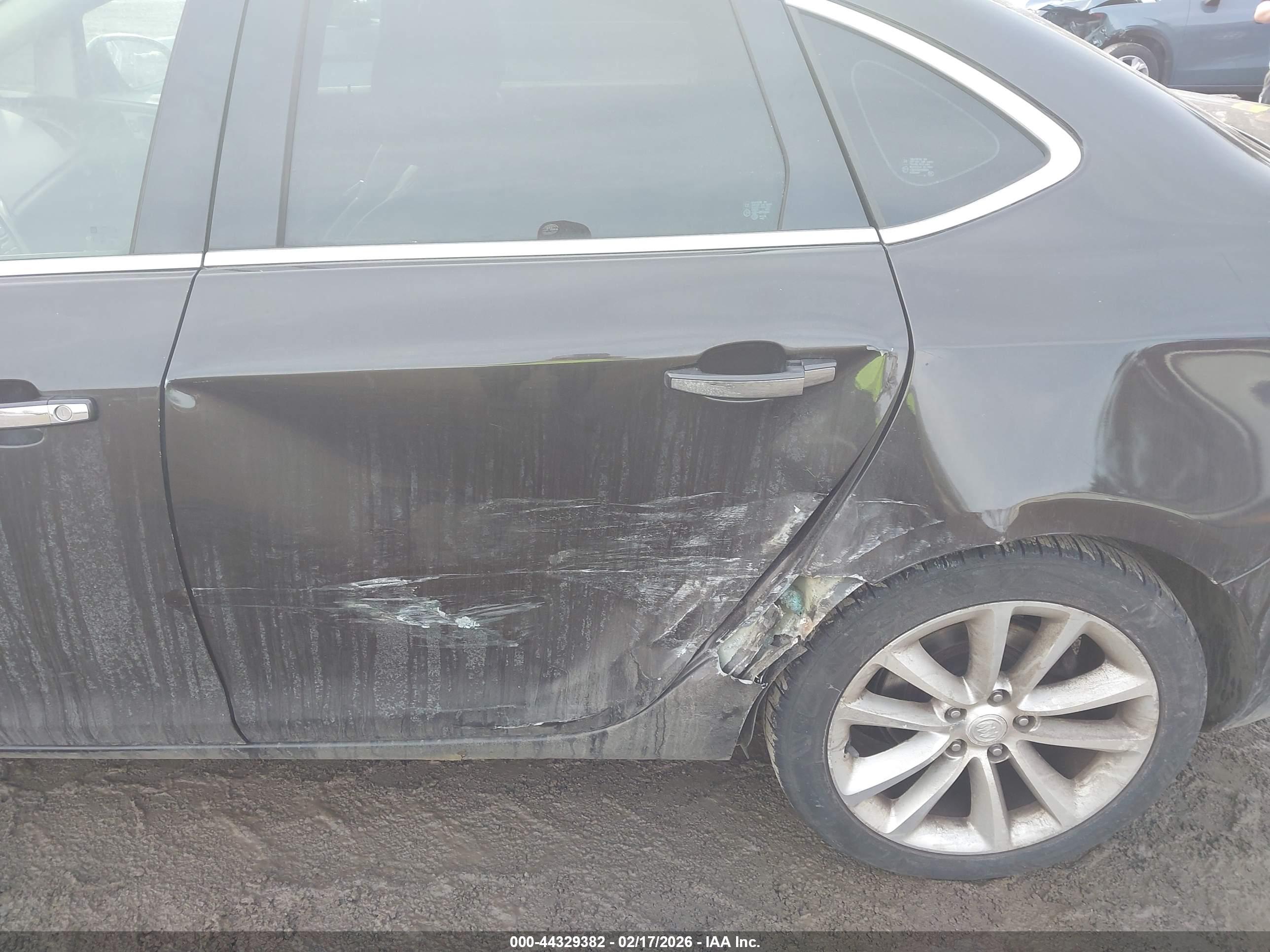 BUICK VERANO image 6