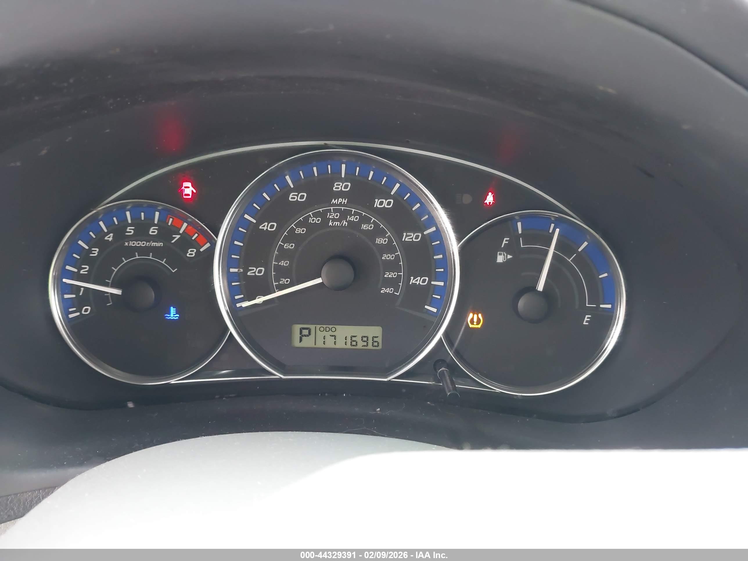 SUBARU FORESTER image 7