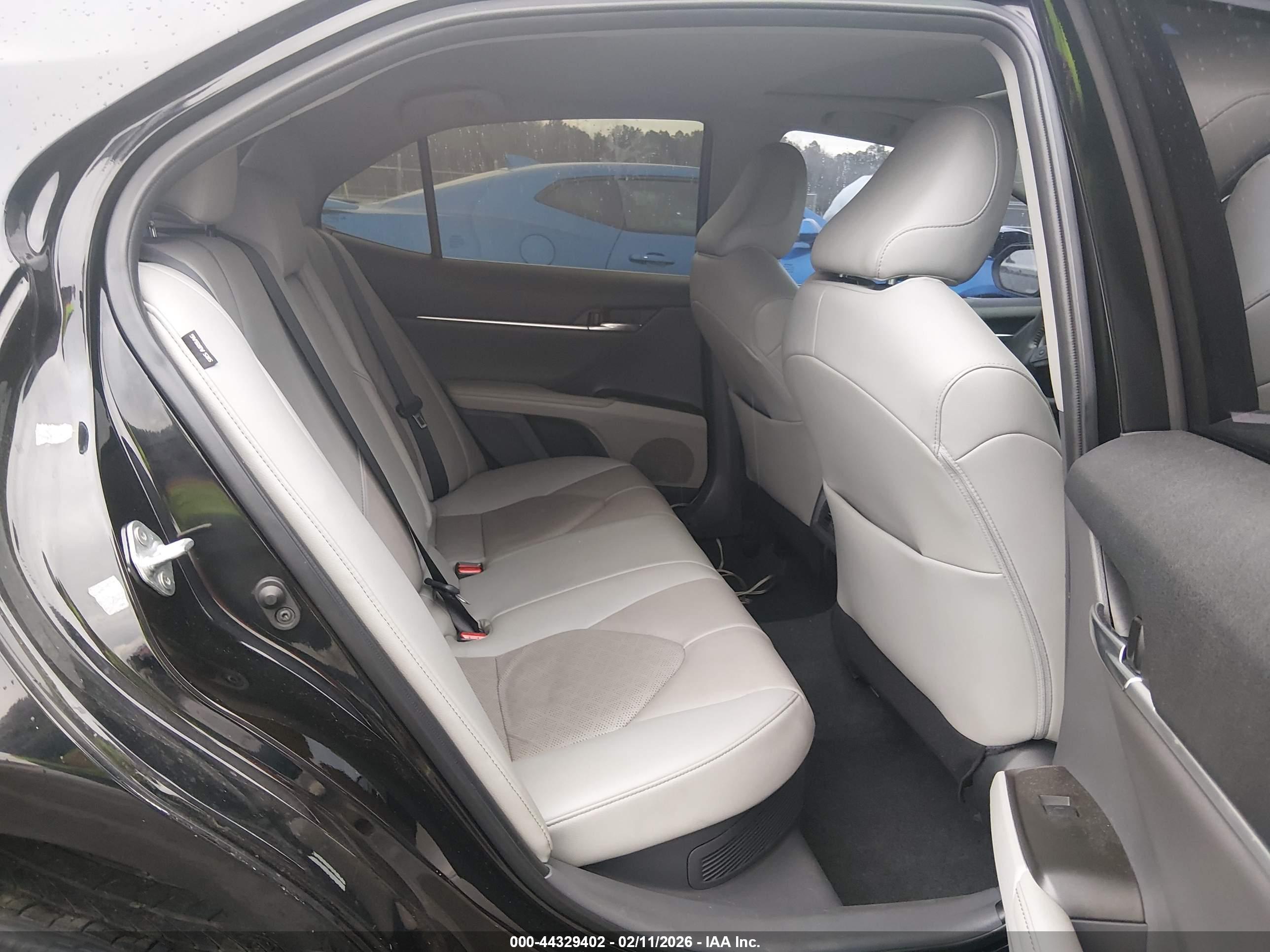 TOYOTA CAMRY image 8
