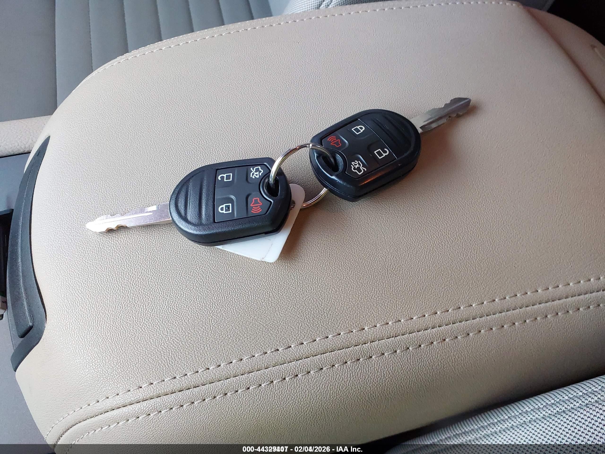 FORD TAURUS image 11