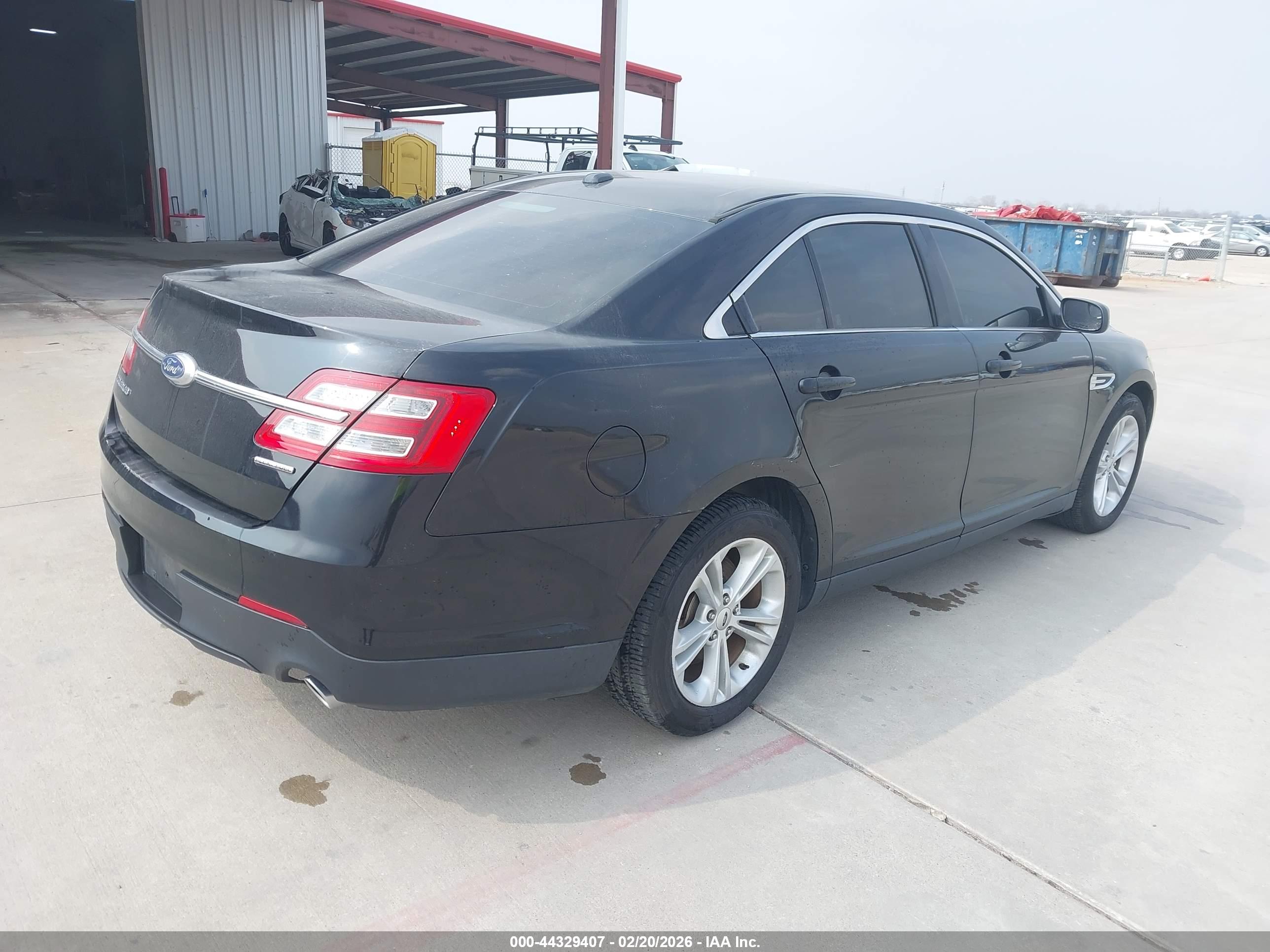 FORD TAURUS image 4
