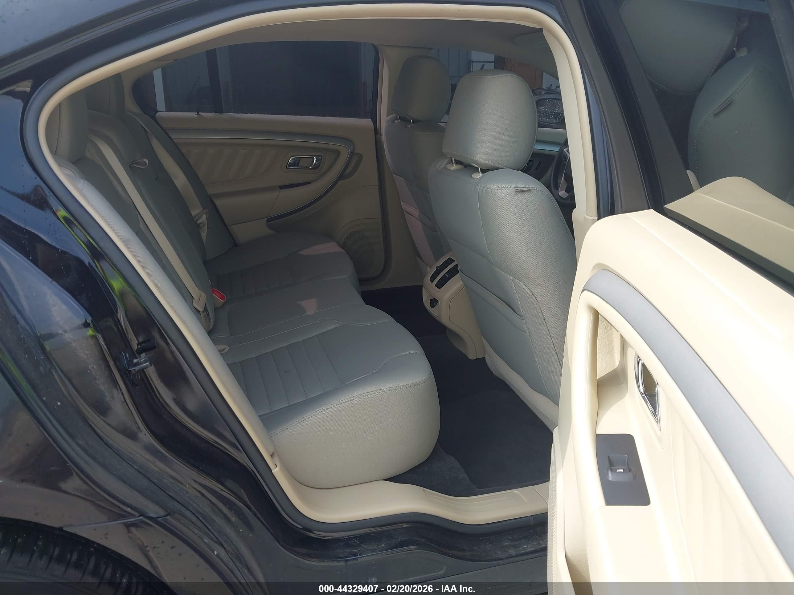 FORD TAURUS image 8