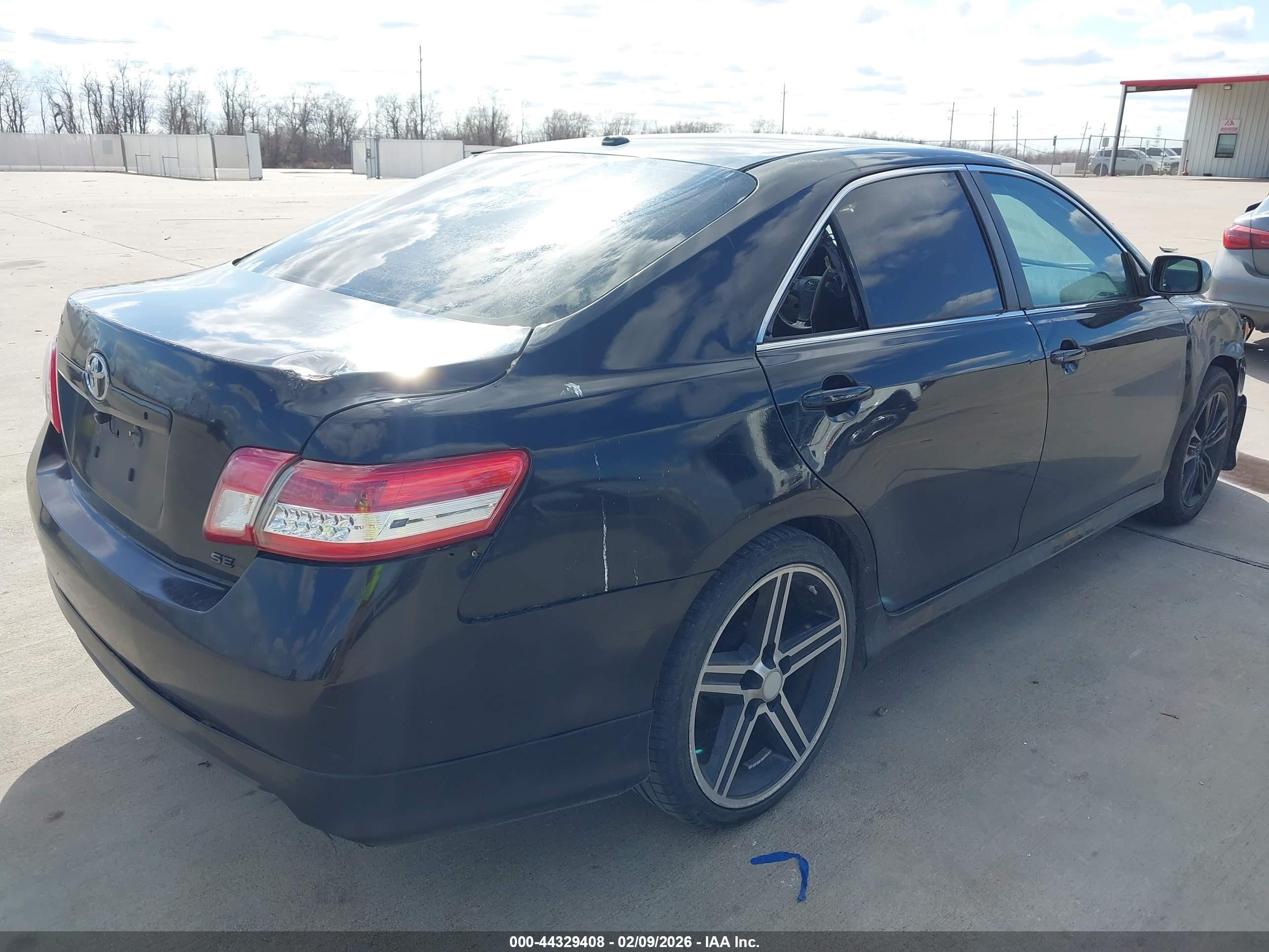 TOYOTA CAMRY image 4